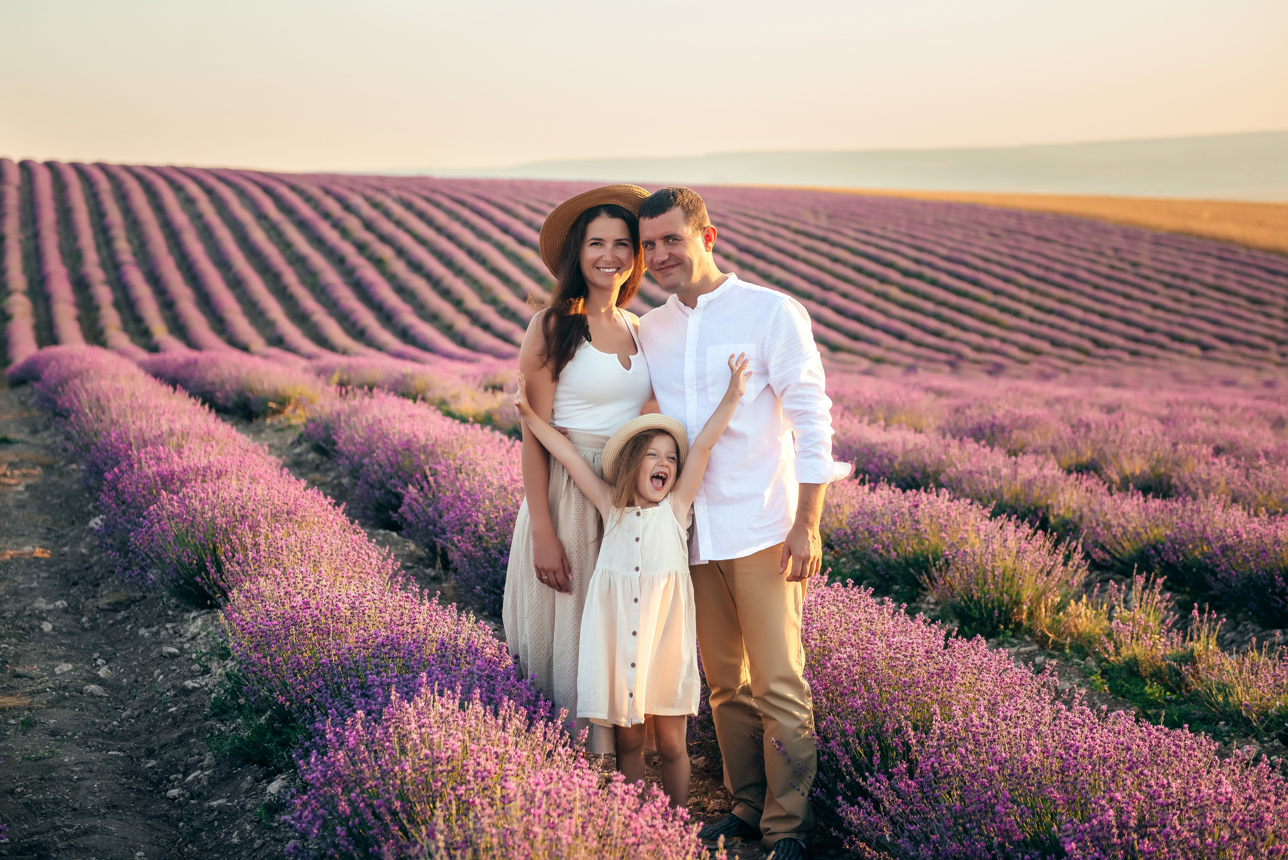 Семейная фотосессия в лавандовом поле. Свадебный и семейный фотограф в Симферополе Дарья Маркова