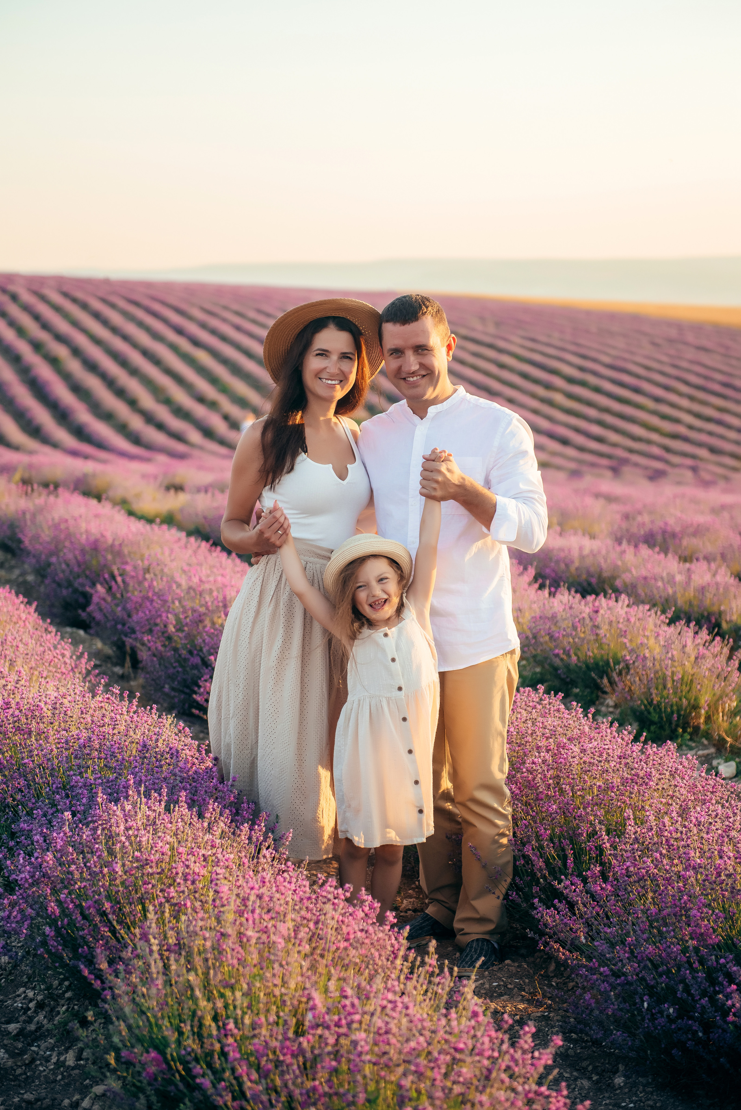 Семейная фотосессия в лавандовом поле. Свадебный и семейный фотограф в Симферополе Дарья Маркова