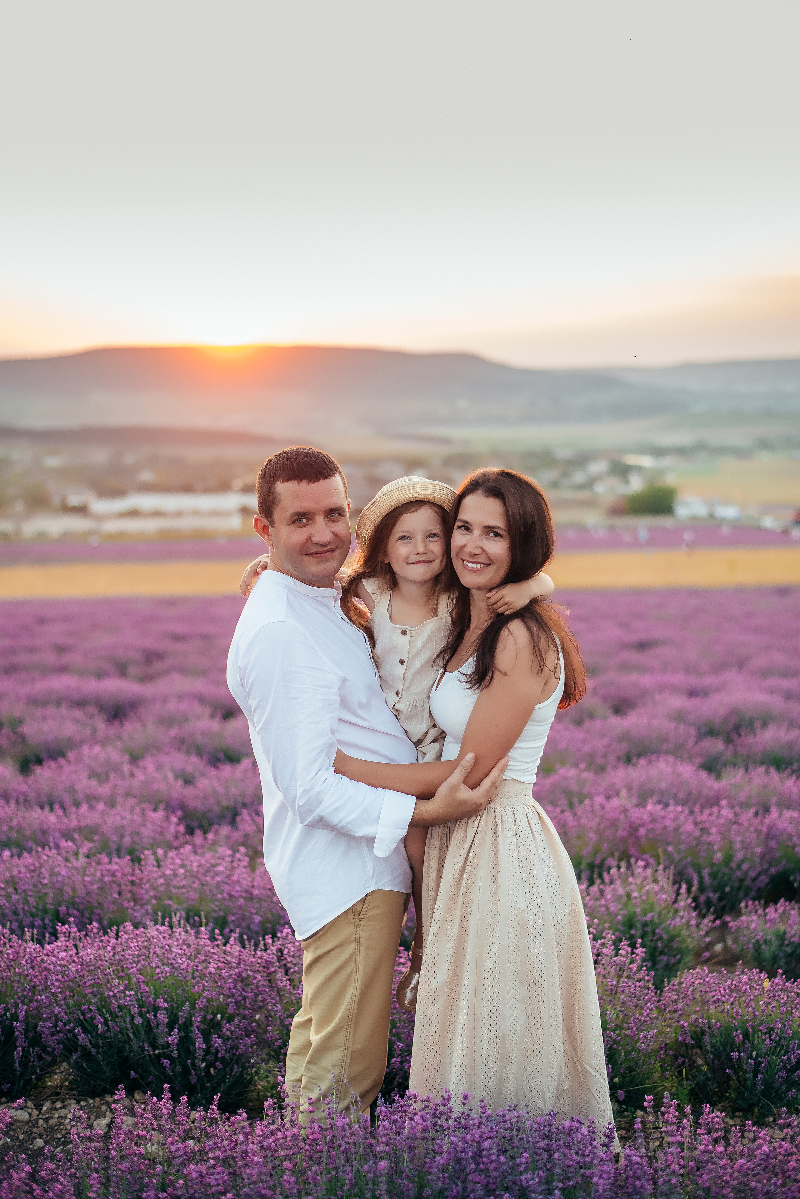 Семейная фотосессия в лавандовом поле. Свадебный и семейный фотограф в Симферополе Дарья Маркова