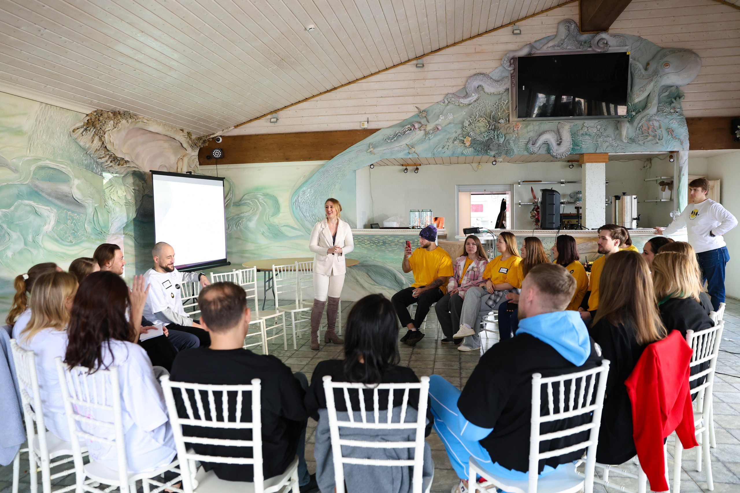 Тиндер смена в лагере для взрослых «Изи». Фотограф Дарья Попова