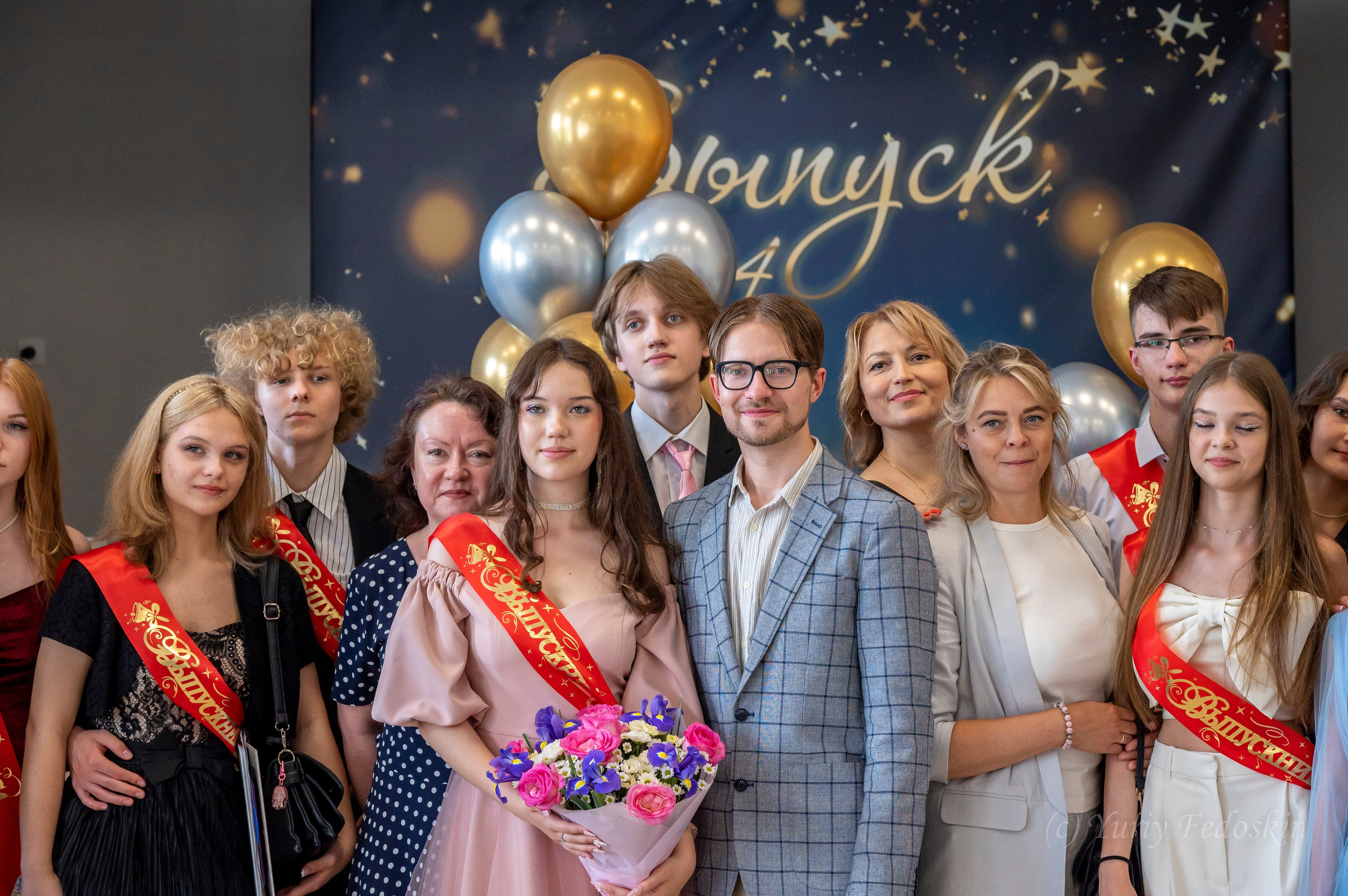 Репортаж о выпускном 9 классов в школе № 7 города Королёва, 26.06.24г. Профессиональный фотограф интерьеров в Москве Юрий Федоскин