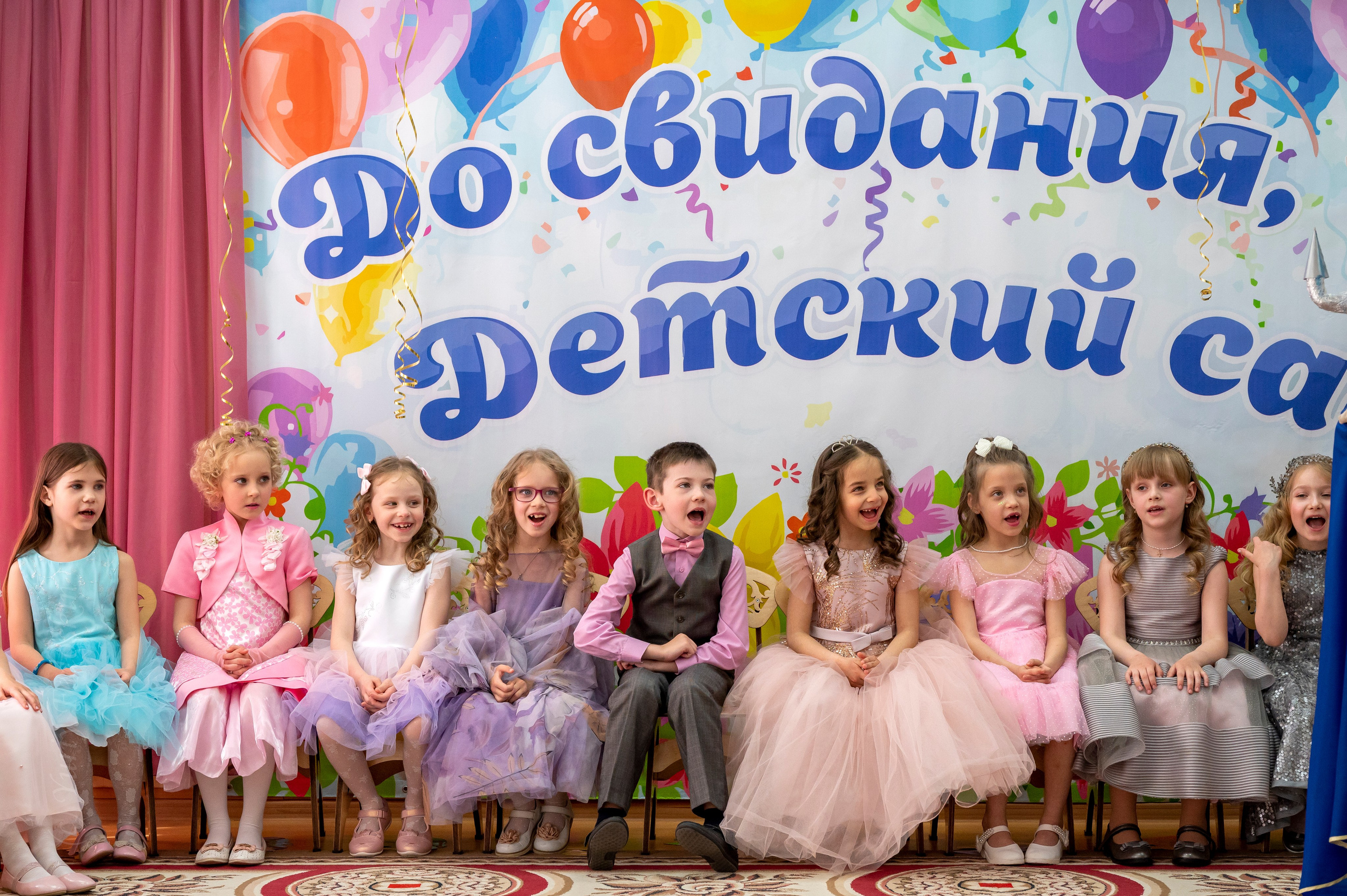 Выпускной в детском садике «Чебурашка», Королёв. Профессиональный фотограф интерьеров в Москве Юрий Федоскин