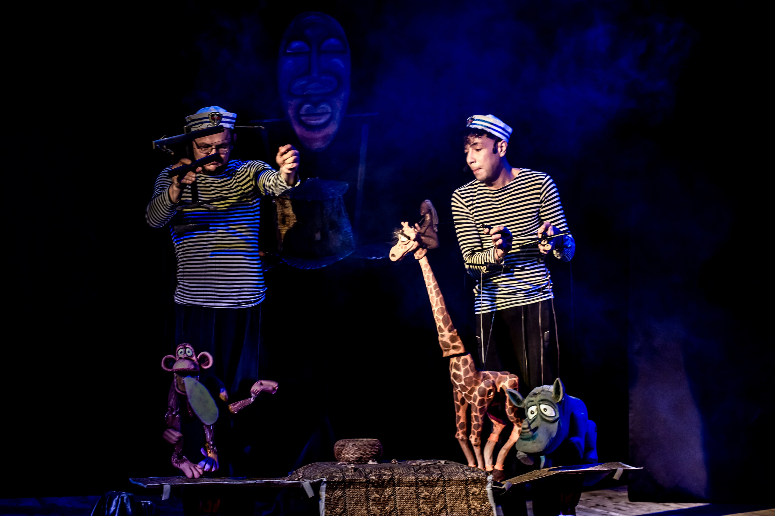 Жирафа и носорог спектакль театра Саквояж. Фотограф в Сочи Юрий Шептаев