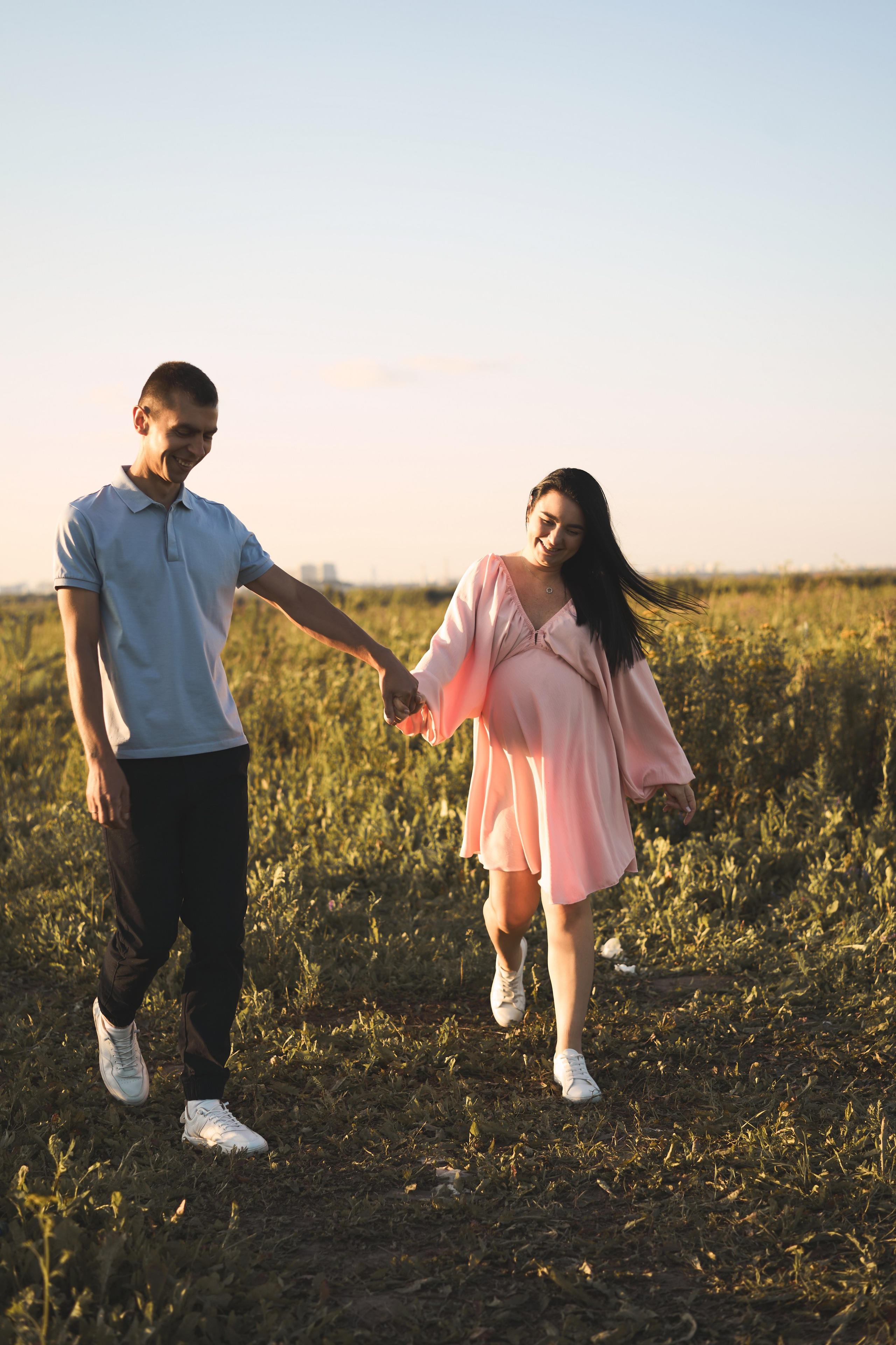 Фотосессия беременная пара в поле на закате😍. Фотограф Екатеринбург Кокшарова Александра