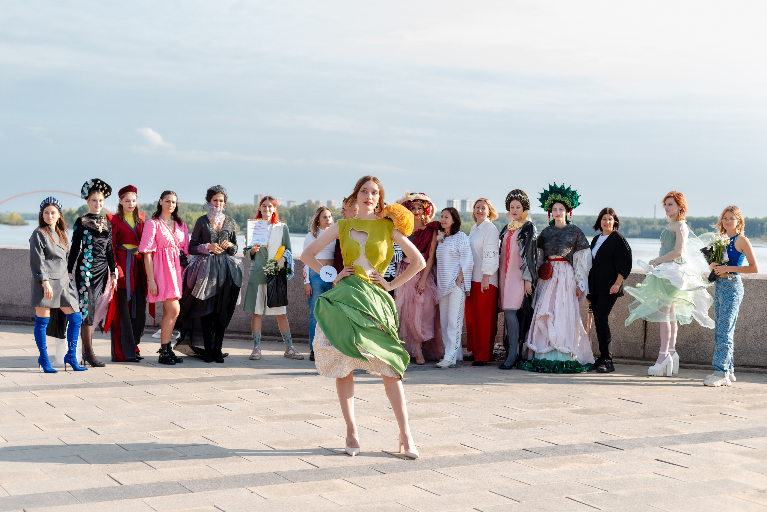 Модельный показ на набережной. Портретный и репортажный фотограф. Мыльников Илья