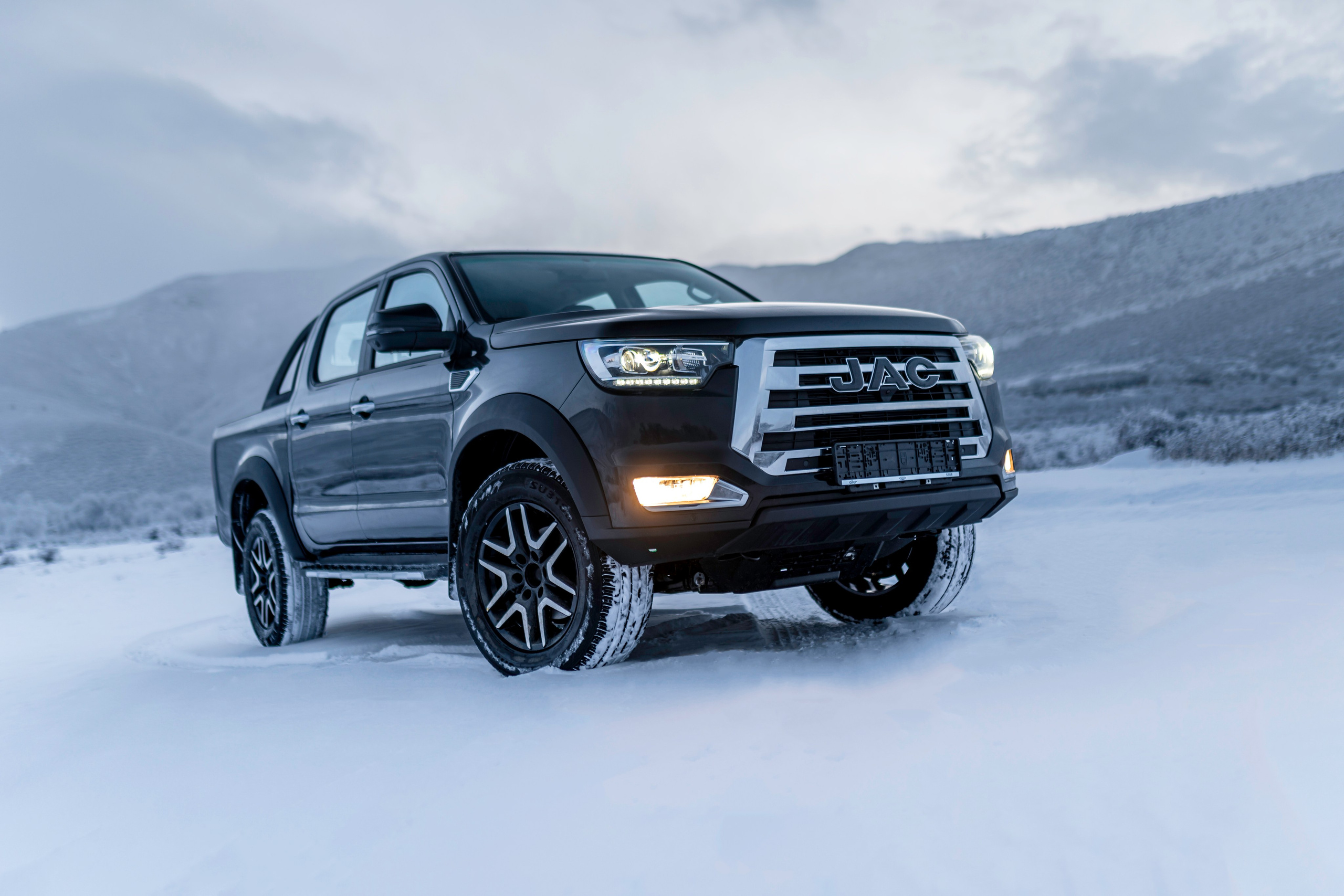 JAC T6. Чен Станислав | Автомобильный фотограф | Алматы, Казахстан