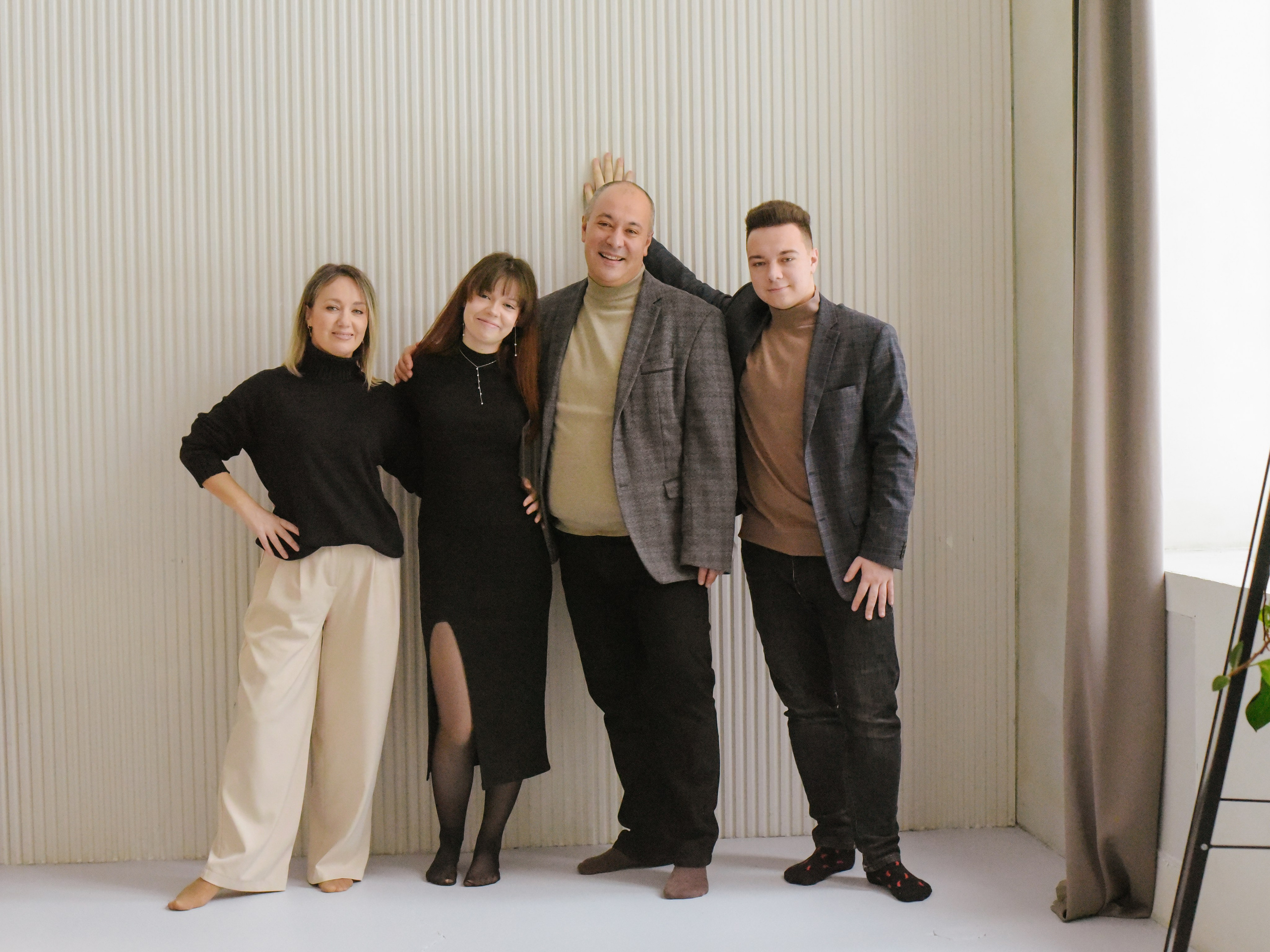 Молодые родители и взрослые дети. Фотограф Лола Волна, город Москва