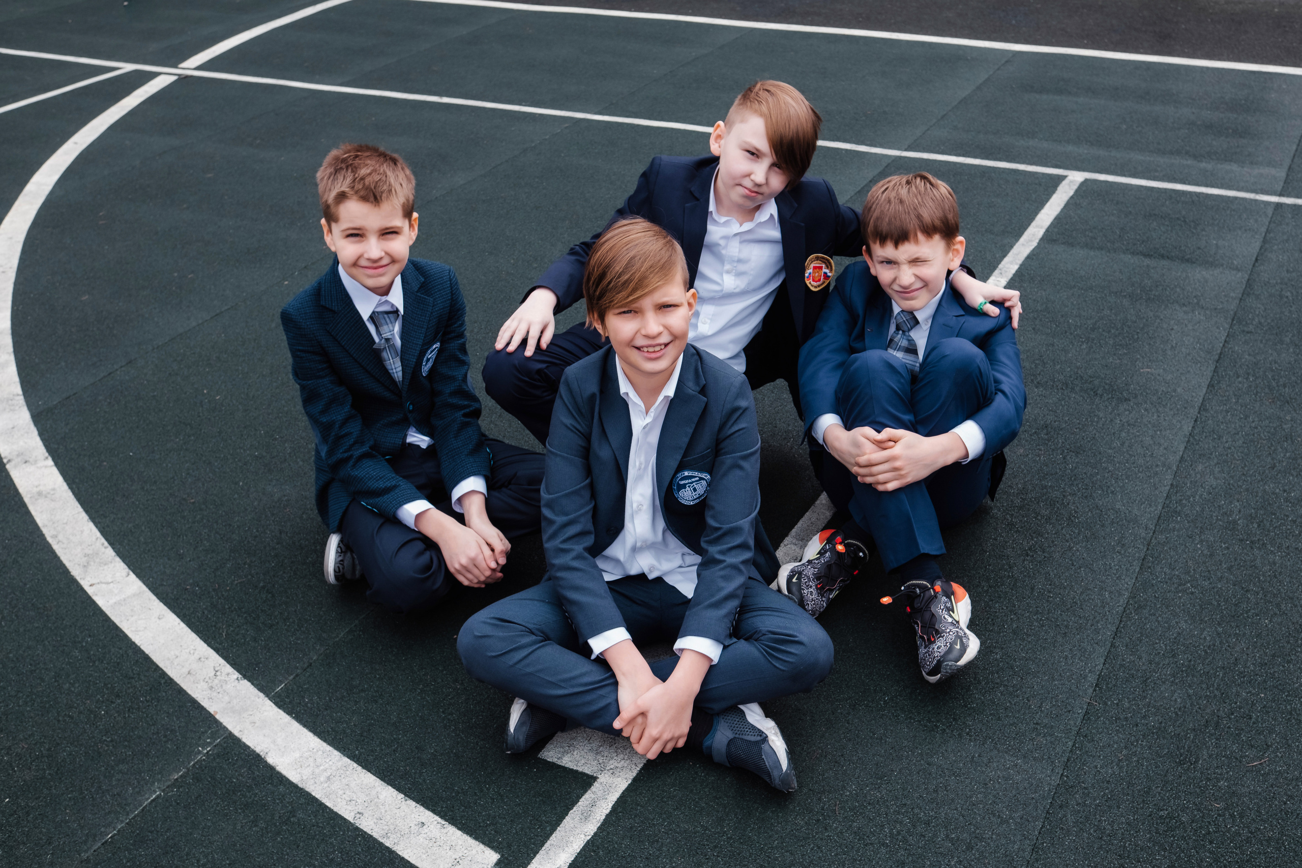 Групповые и общие фотографии. Оживающие выпускные альбомы в Москве и Московской области