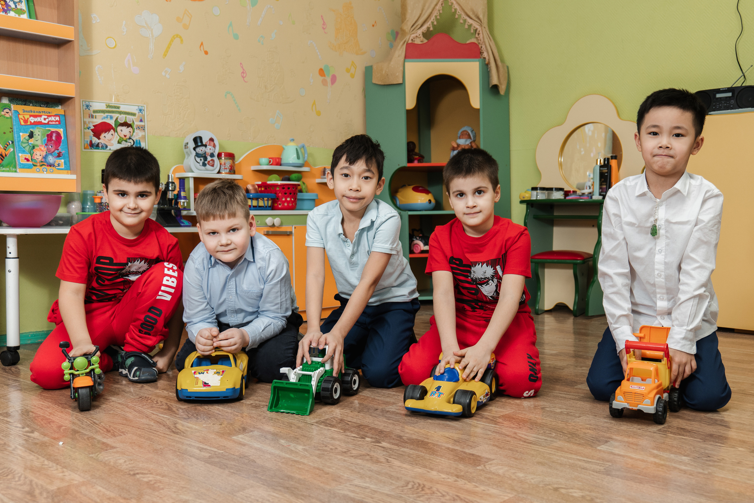 Групповые и общие фотографии. Оживающие выпускные альбомы в Москве и Московской области