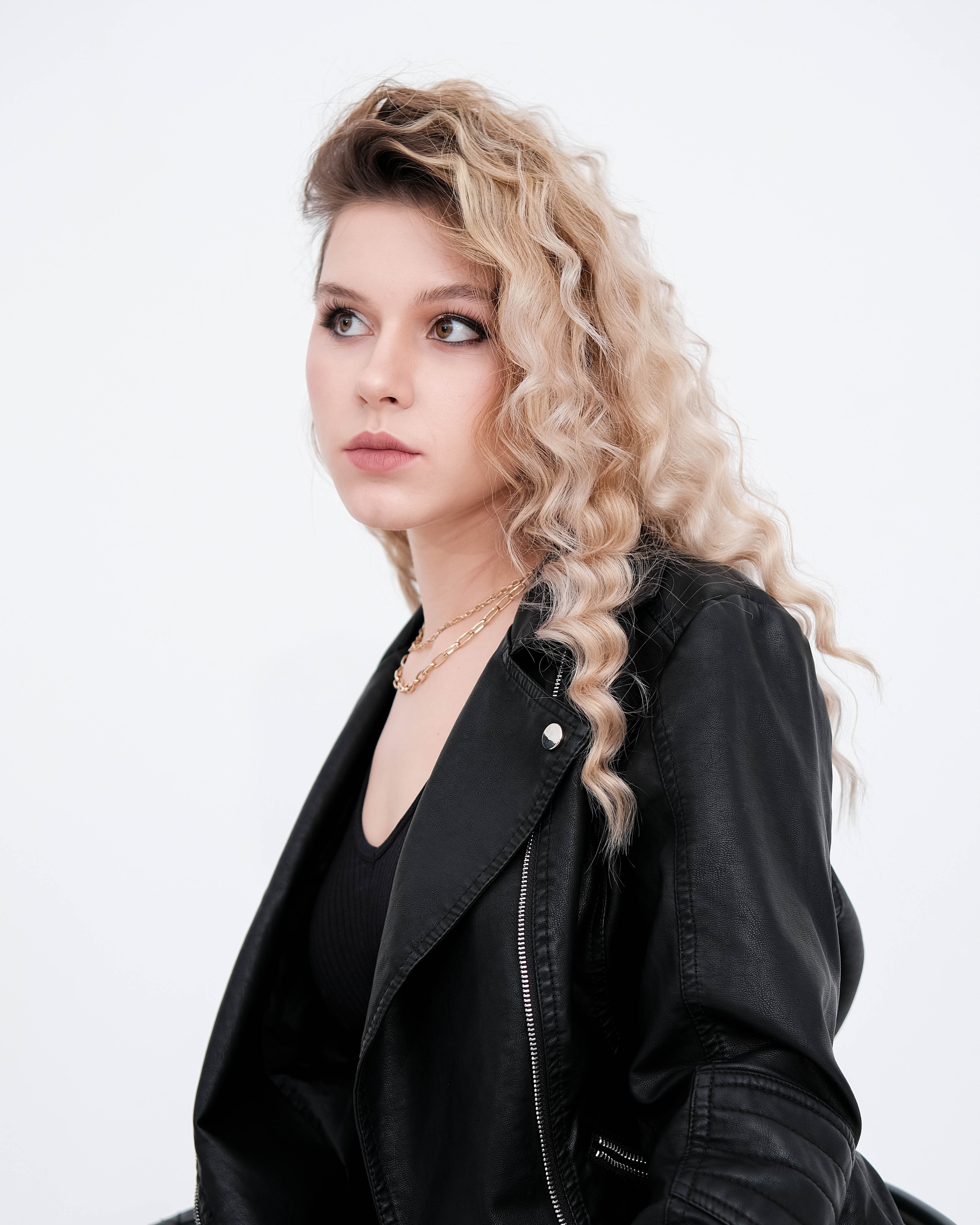 9-11 классы. Оживающие выпускные альбомы в Москве и Московской области