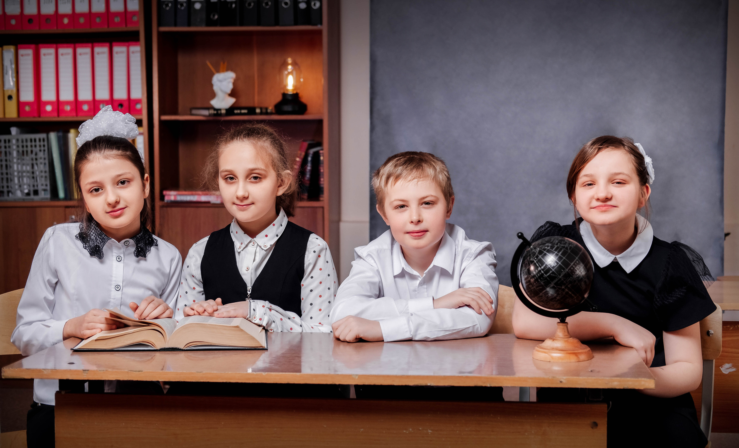 Групповые и общие фотографии. Оживающие выпускные альбомы в Москве и Московской области