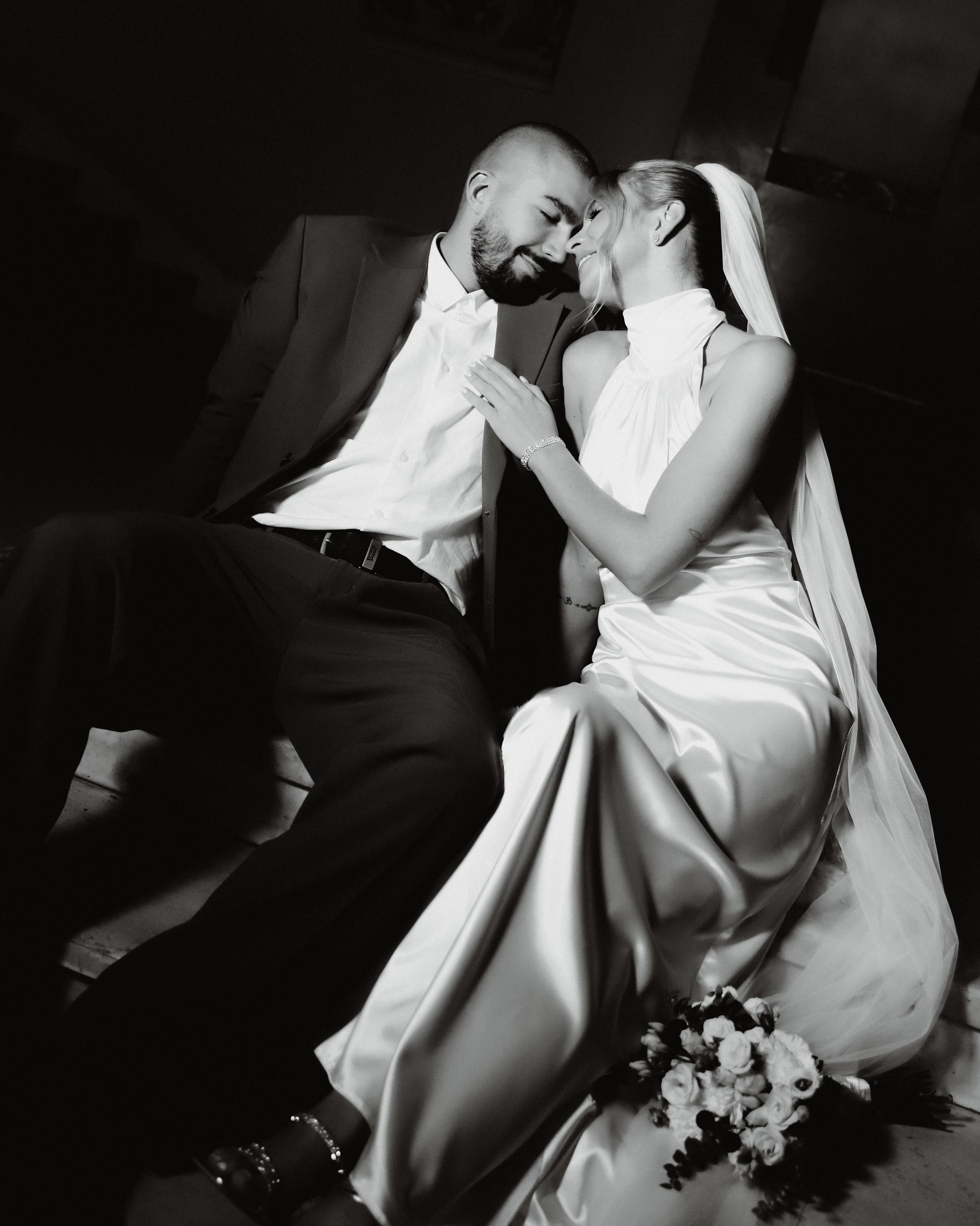 Свадебная съёмка: запечатлите волшебство вашего дня. Профессиональный фотограф звезд, концертов и спортивных событий