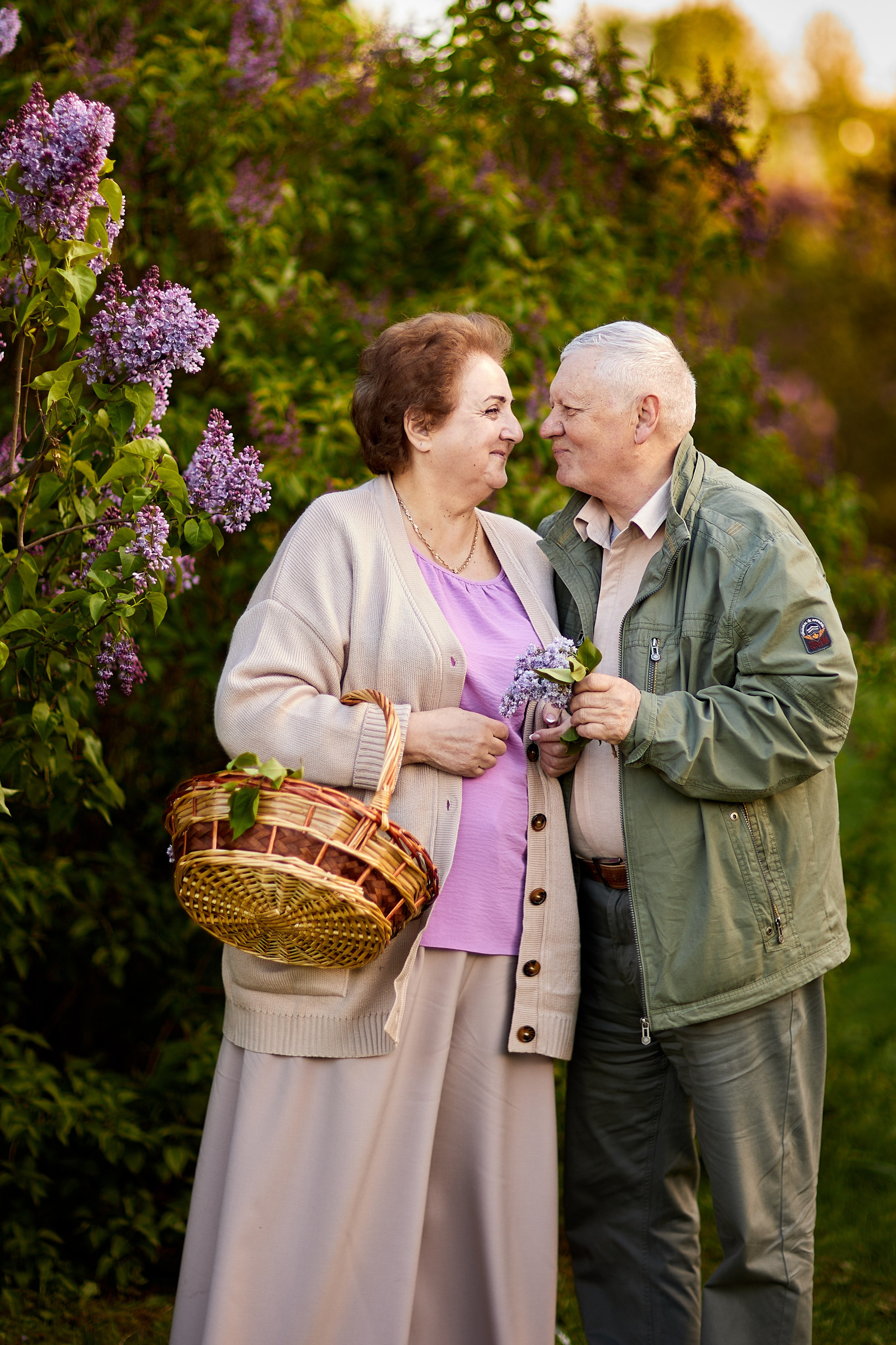Семья в Сиреневом саду. Главная