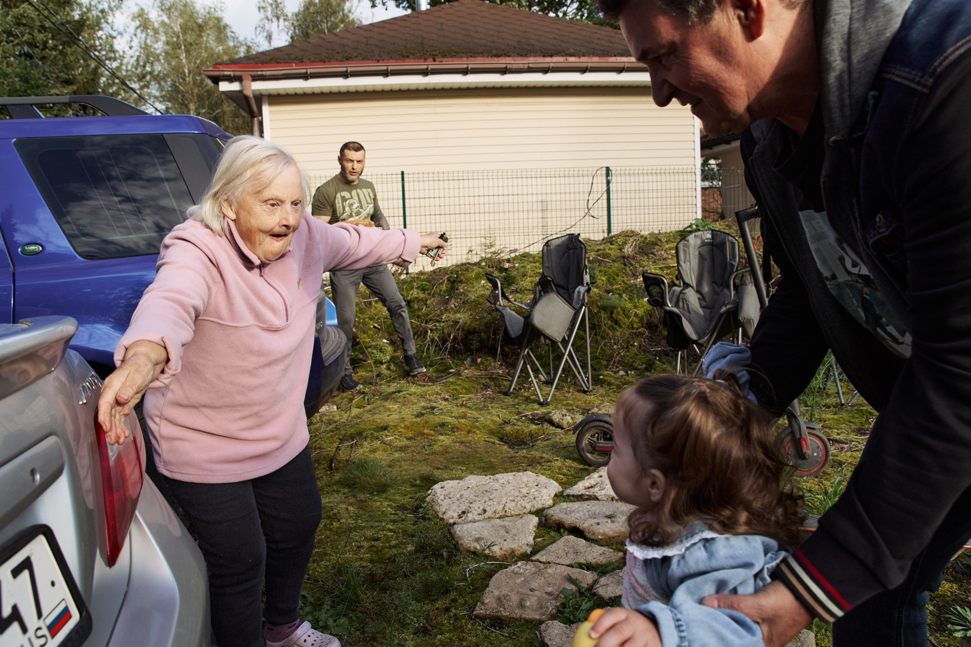 Фотограф на детский день рождения в Москве и Подмосковье: репортажная съемка живых эмоций на даче. Контентный и репортажный фотограф Виталий Кулешов | Москва