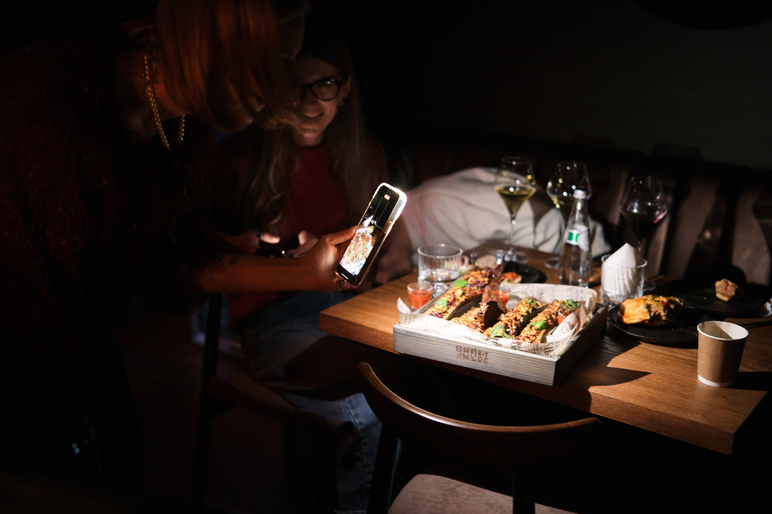 Открытие ресторана Smoky and More. Репортажный фотограф Дмитрий Литвинский. Минск, Беларусь, мир