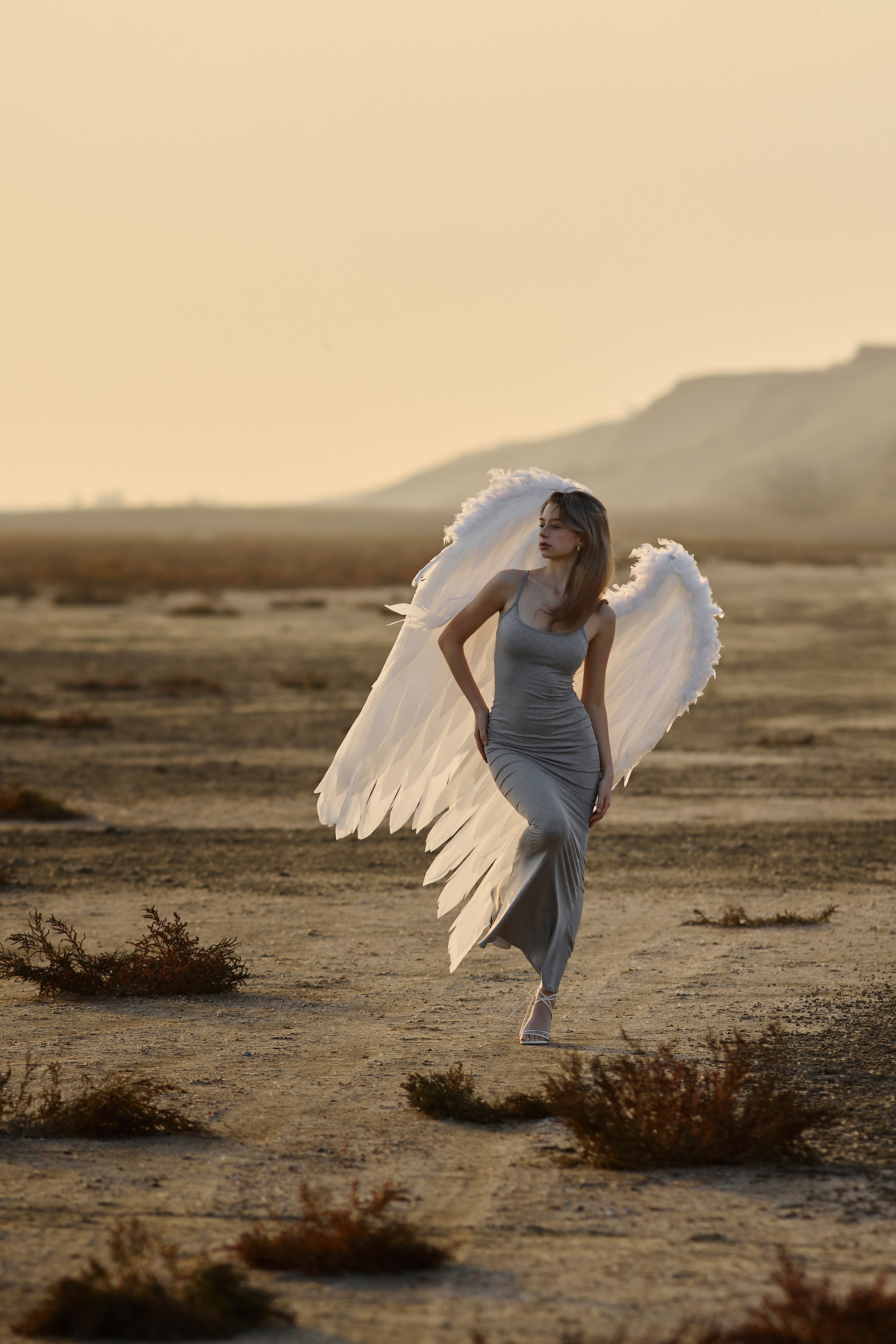 девушка ангел в пустыне