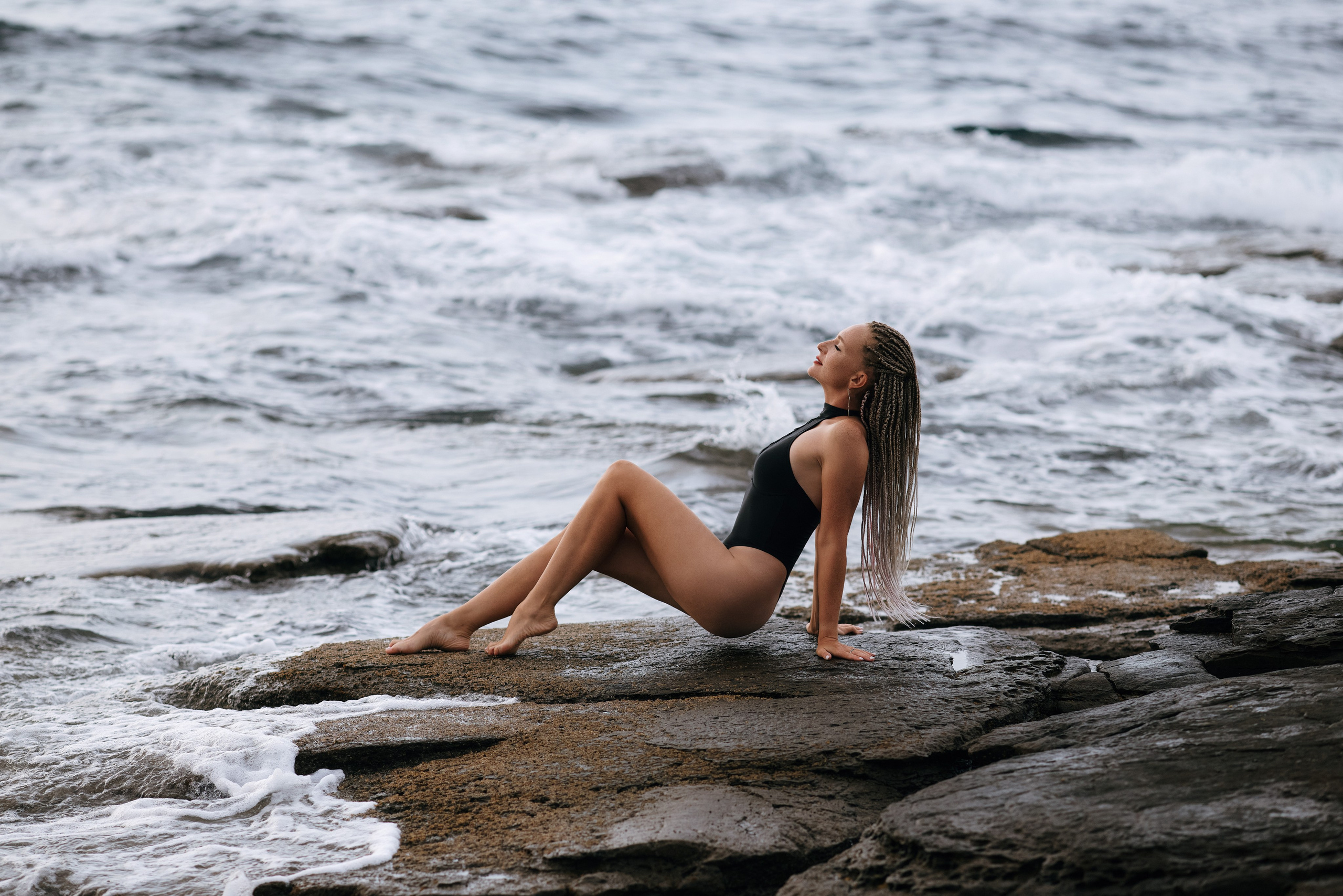 Модельная фотосъёмка на море