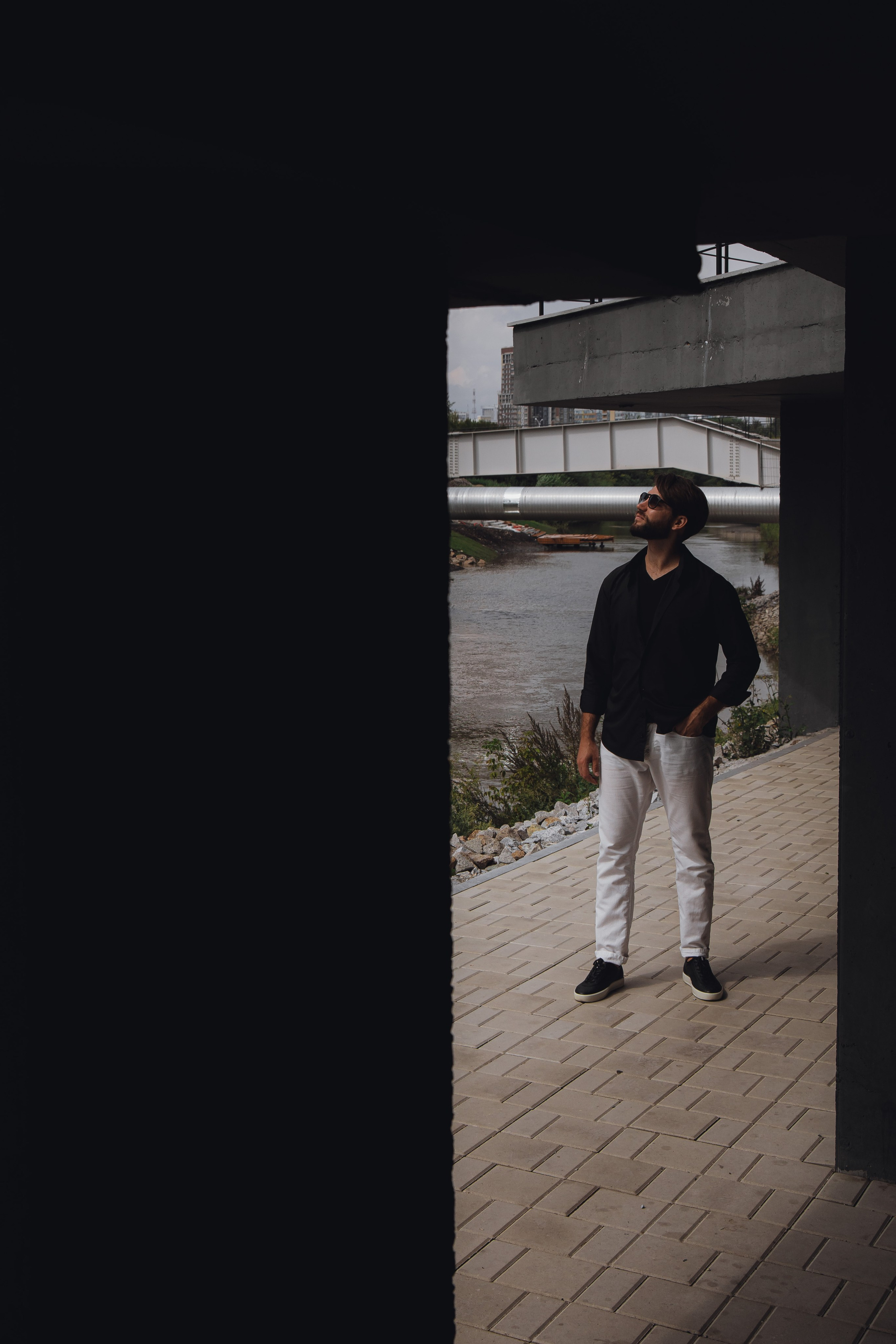 Мужская прогулочная фотосессия в Екатеринбурге. Свадебный, семейный фотограф, контент съёмка. Екатеринбург. Елена Граф