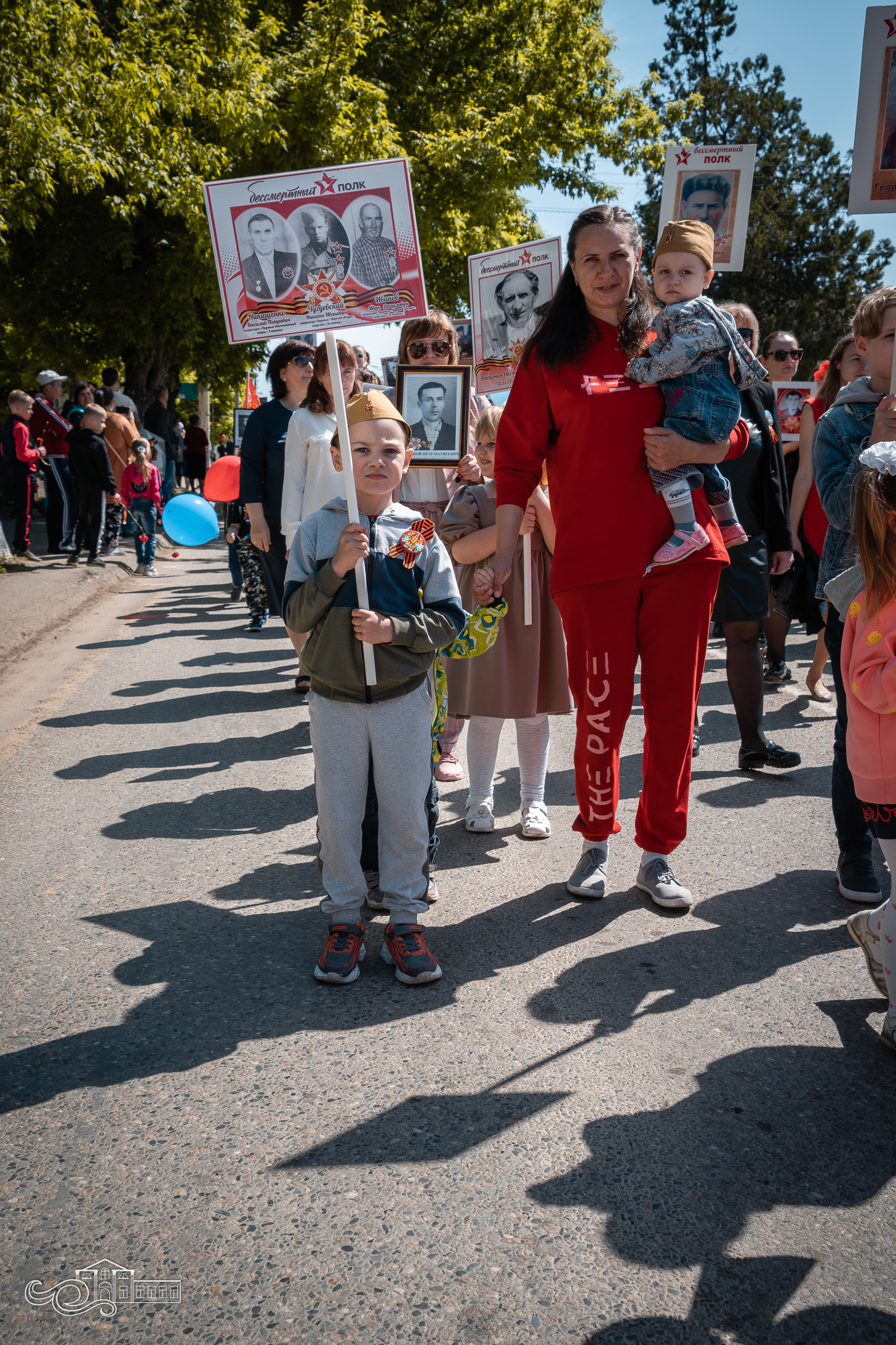 Бессмертный полк в Новотитаровской. Новотитаровский Дом культуры