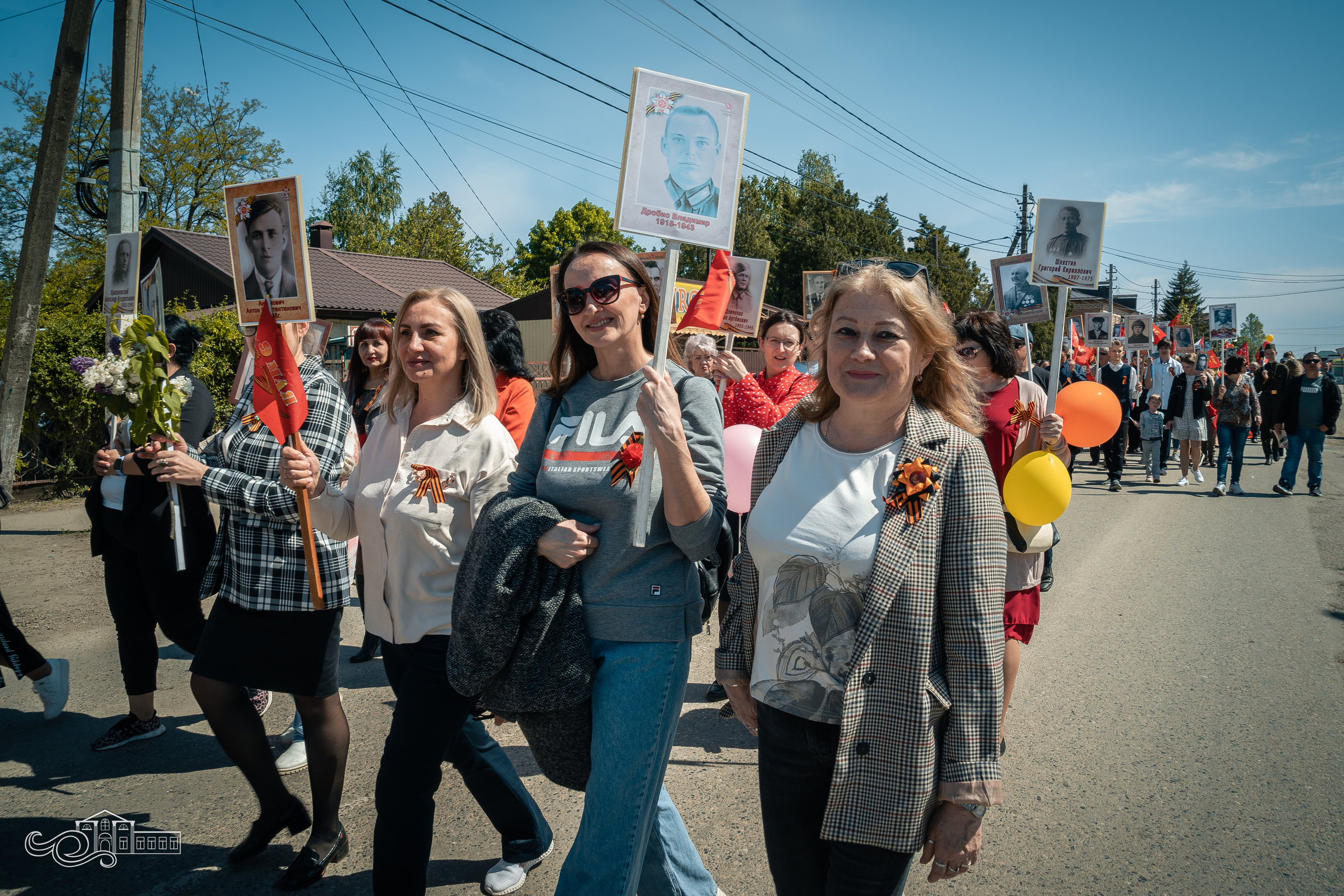 Бессмертный полк в Новотитаровской. Новотитаровский Дом культуры