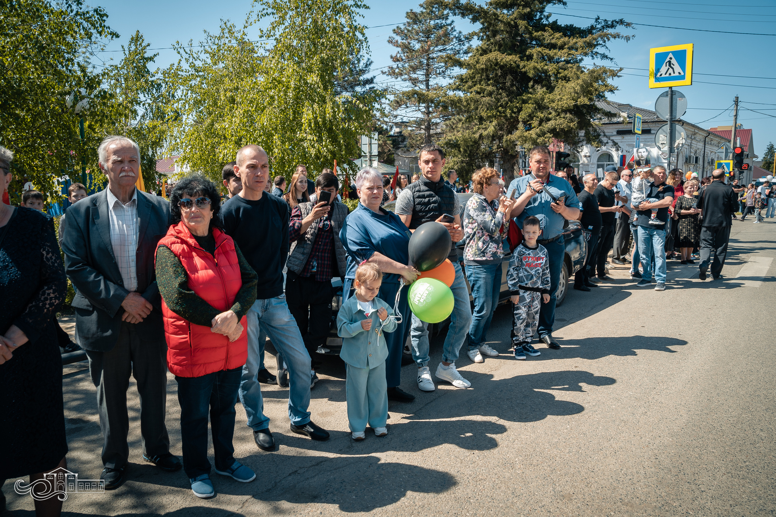 Бессмертный полк в Новотитаровской. Новотитаровский Дом культуры