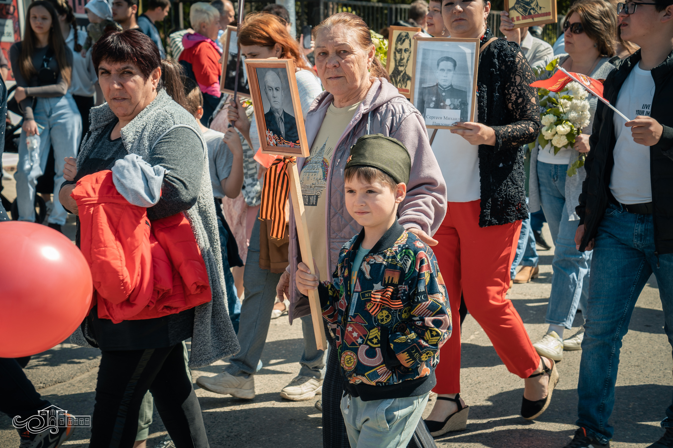 Бессмертный полк в Новотитаровской. Новотитаровский Дом культуры
