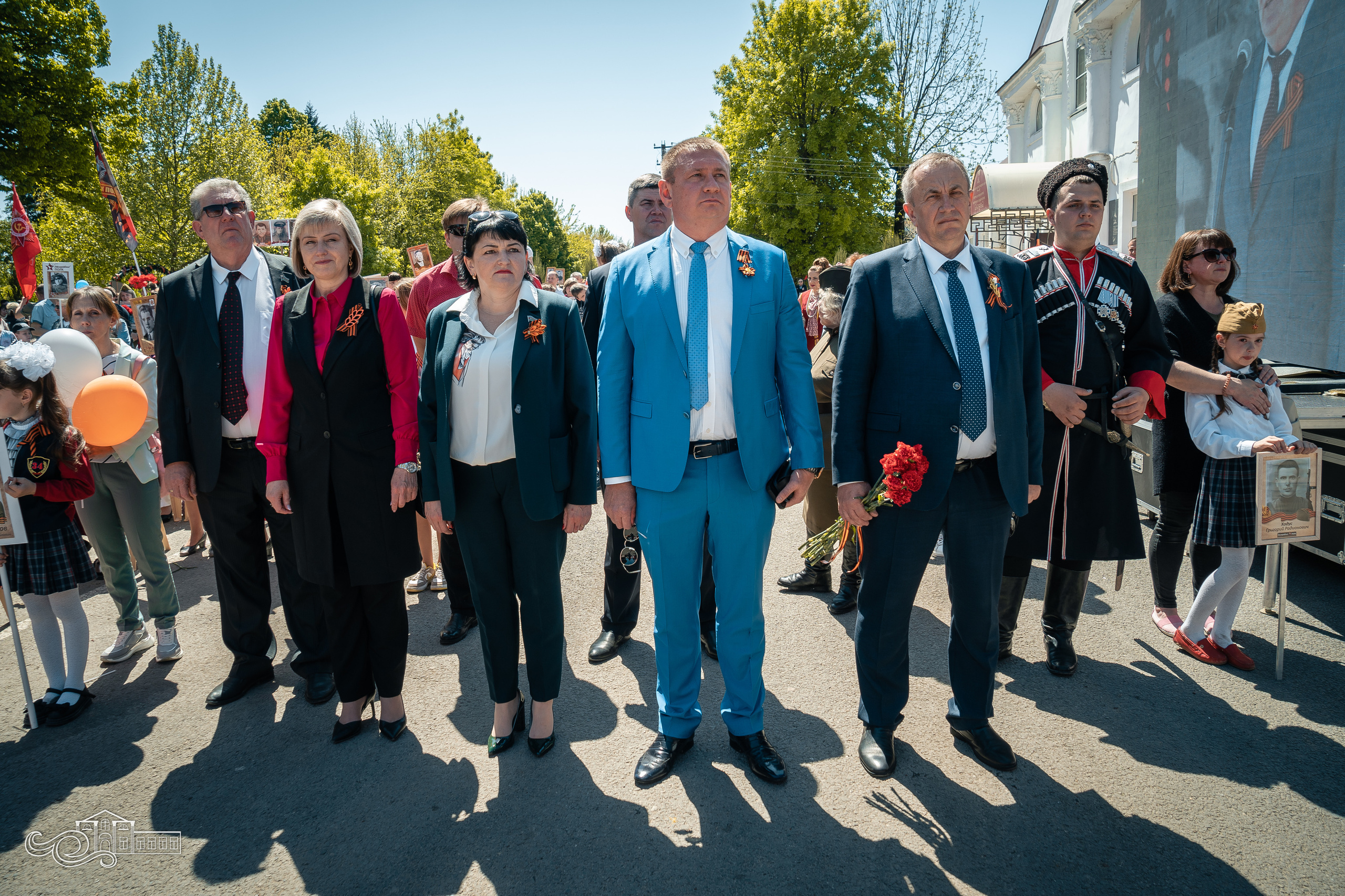 Бессмертный полк в Новотитаровской. Новотитаровский Дом культуры