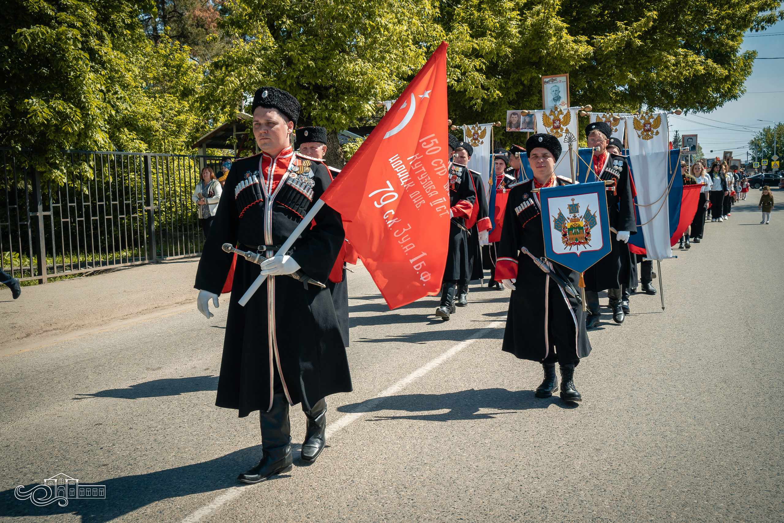 Бессмертный полк в Новотитаровской. Новотитаровский Дом культуры