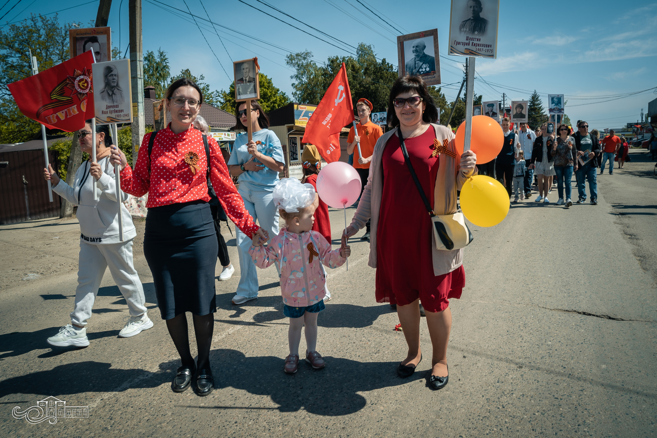 Бессмертный полк в Новотитаровской. Новотитаровский Дом культуры