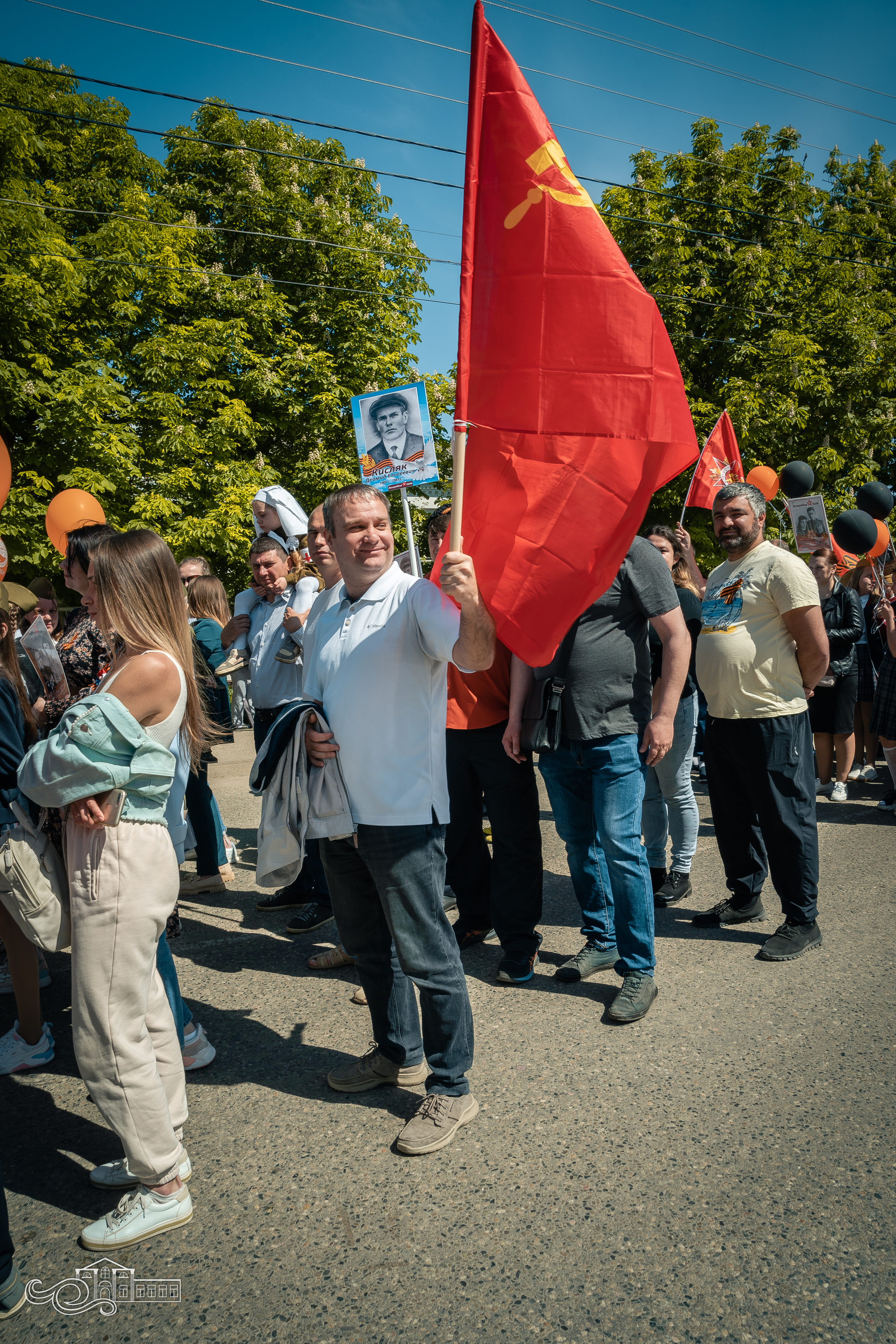 Бессмертный полк в Новотитаровской. Новотитаровский Дом культуры
