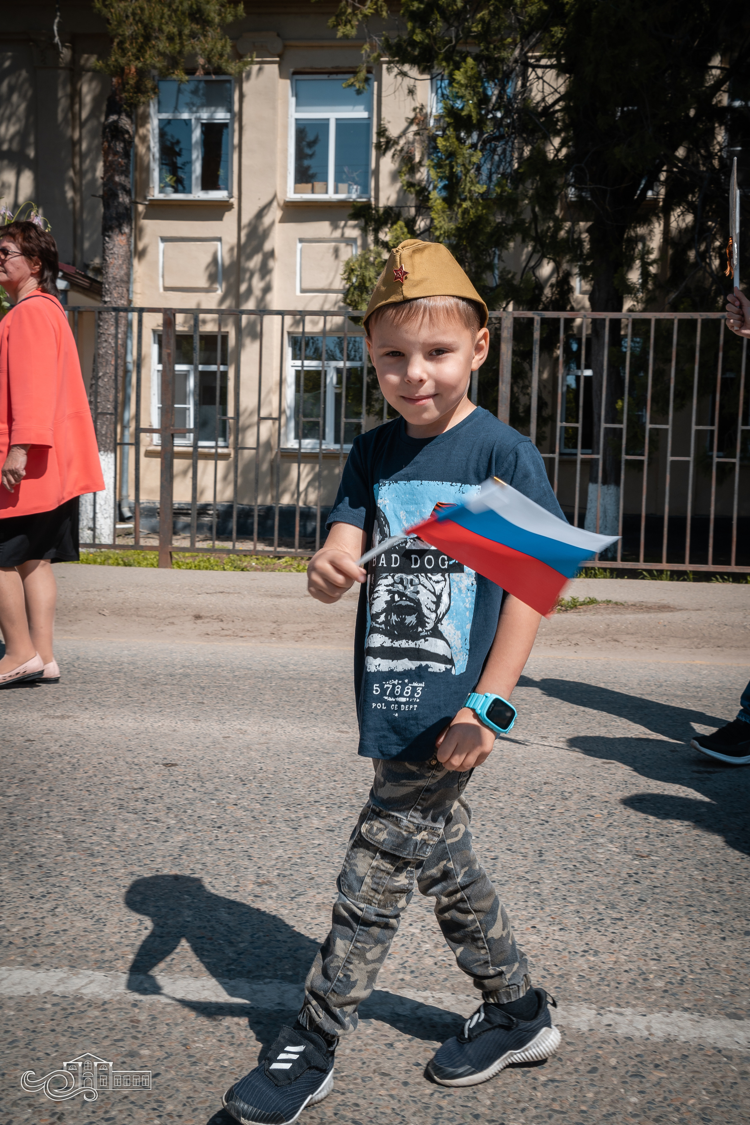 Бессмертный полк в Новотитаровской. Новотитаровский Дом культуры