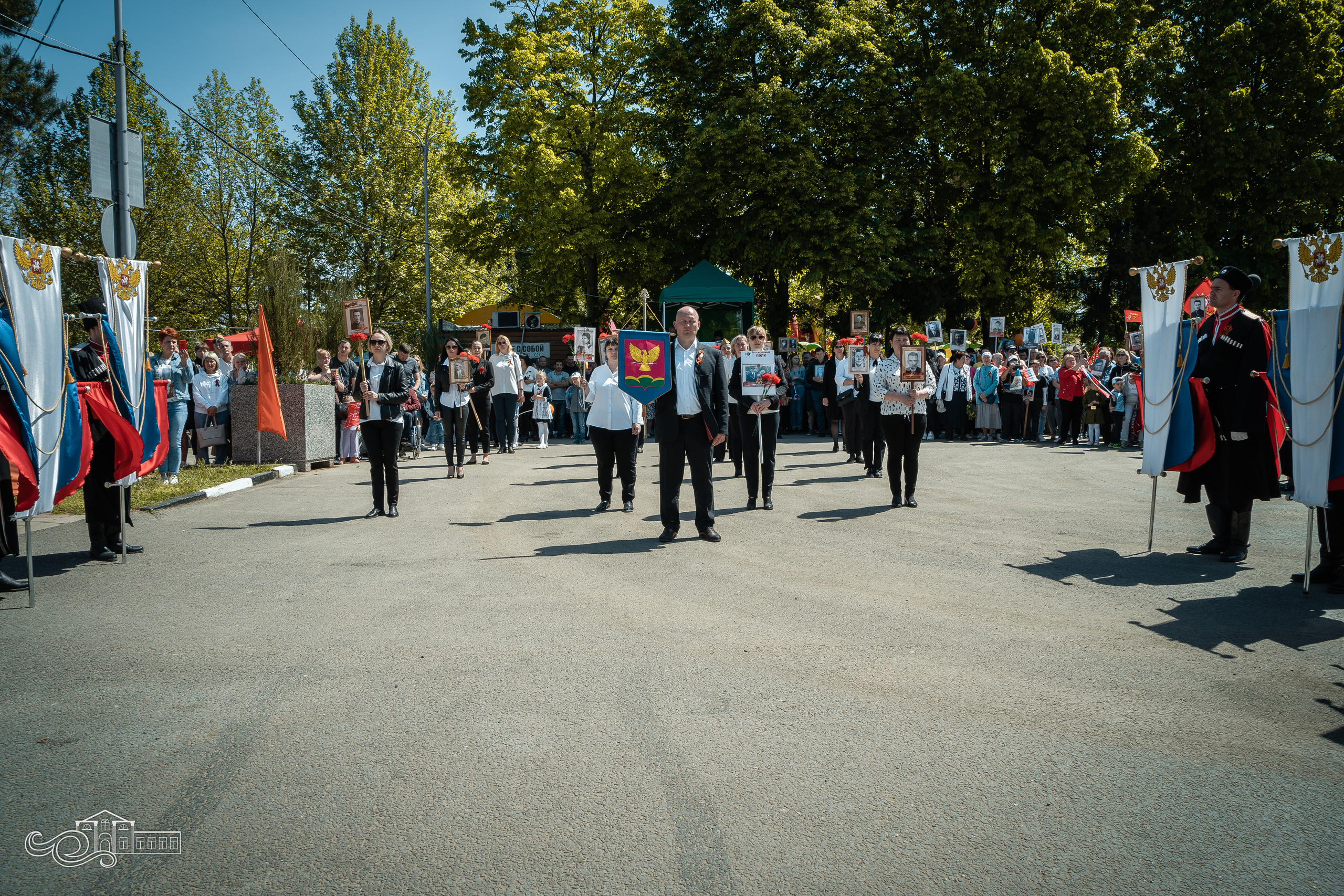 Бессмертный полк в Новотитаровской. Новотитаровский Дом культуры
