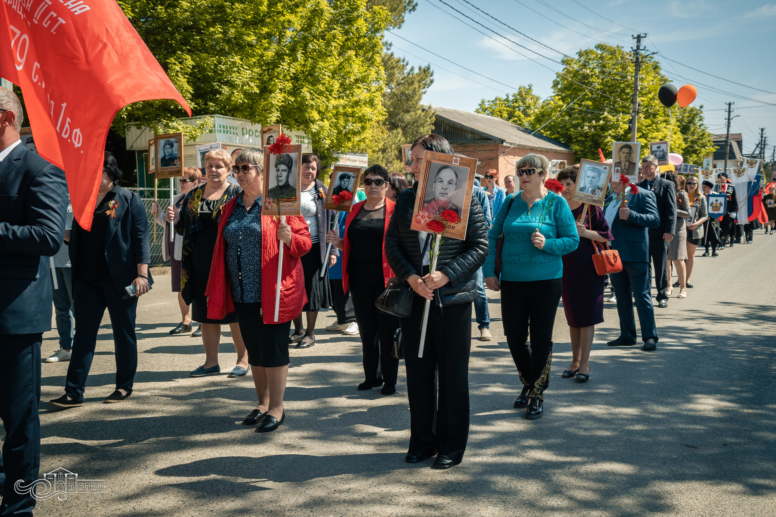 Бессмертный полк в Новотитаровской. Новотитаровский Дом культуры