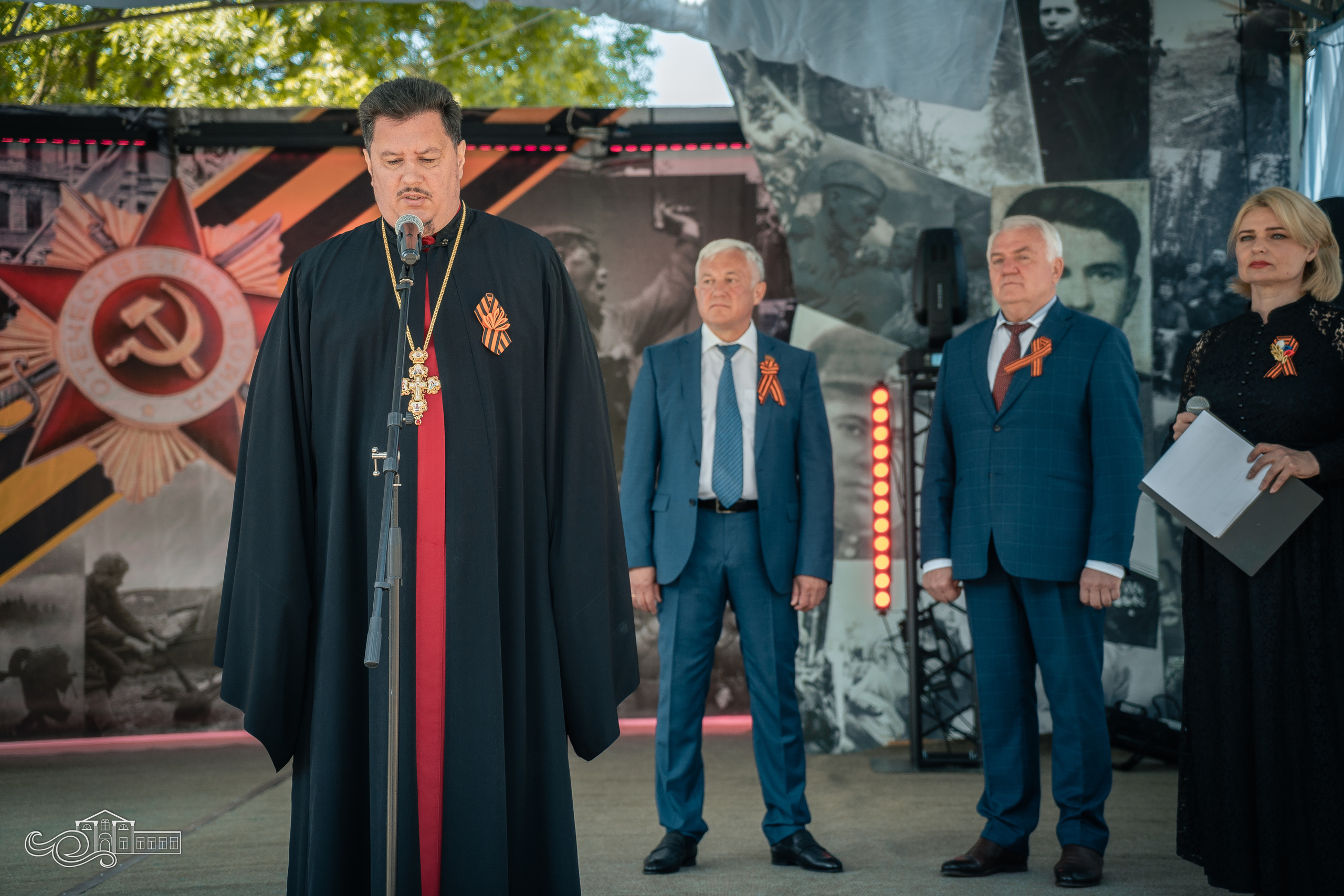 Бессмертный полк в Новотитаровской. Новотитаровский Дом культуры