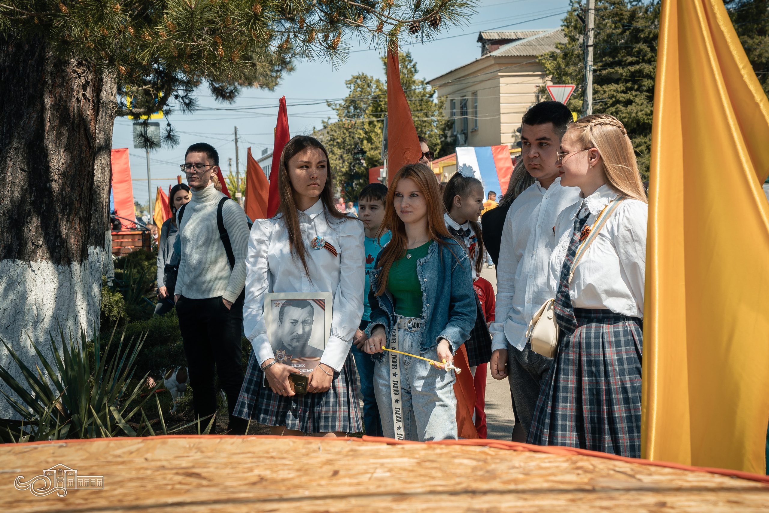 Бессмертный полк в Новотитаровской. Новотитаровский Дом культуры