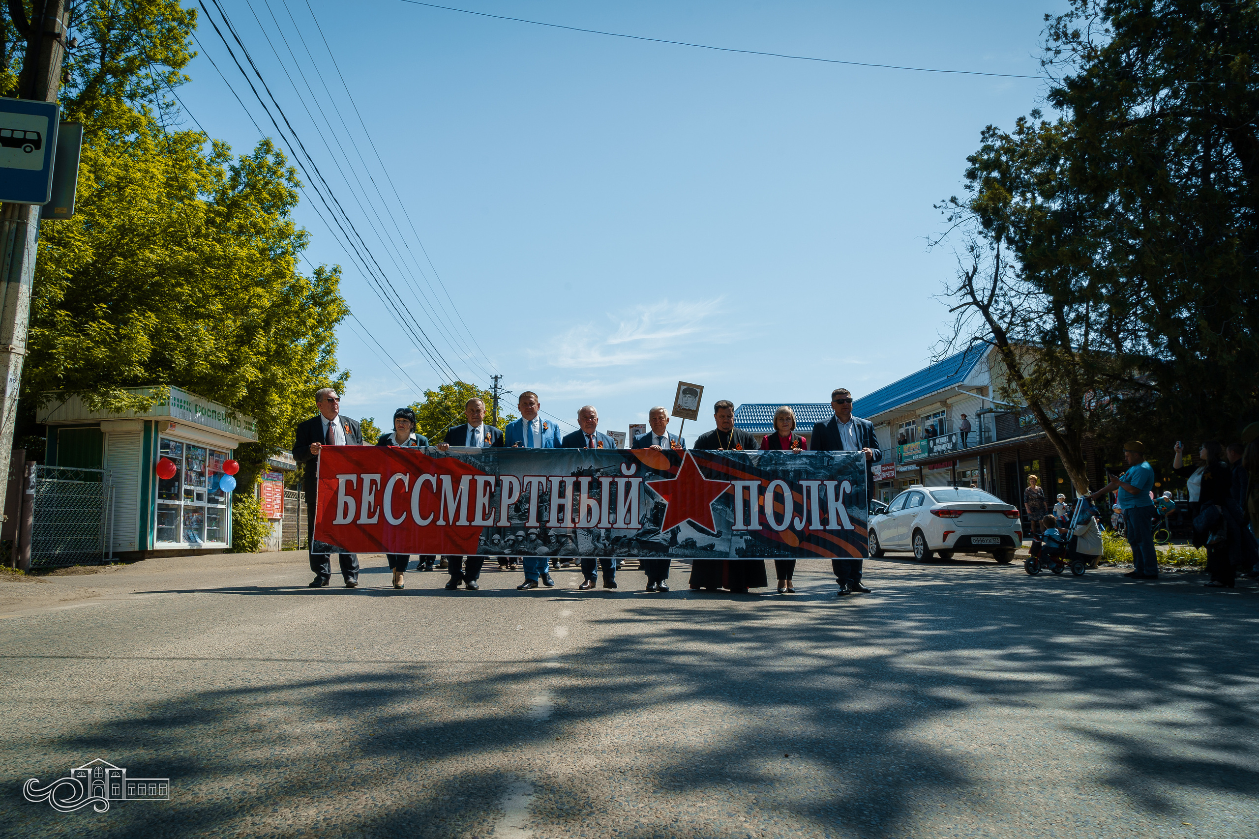 Бессмертный полк в Новотитаровской. Новотитаровский Дом культуры