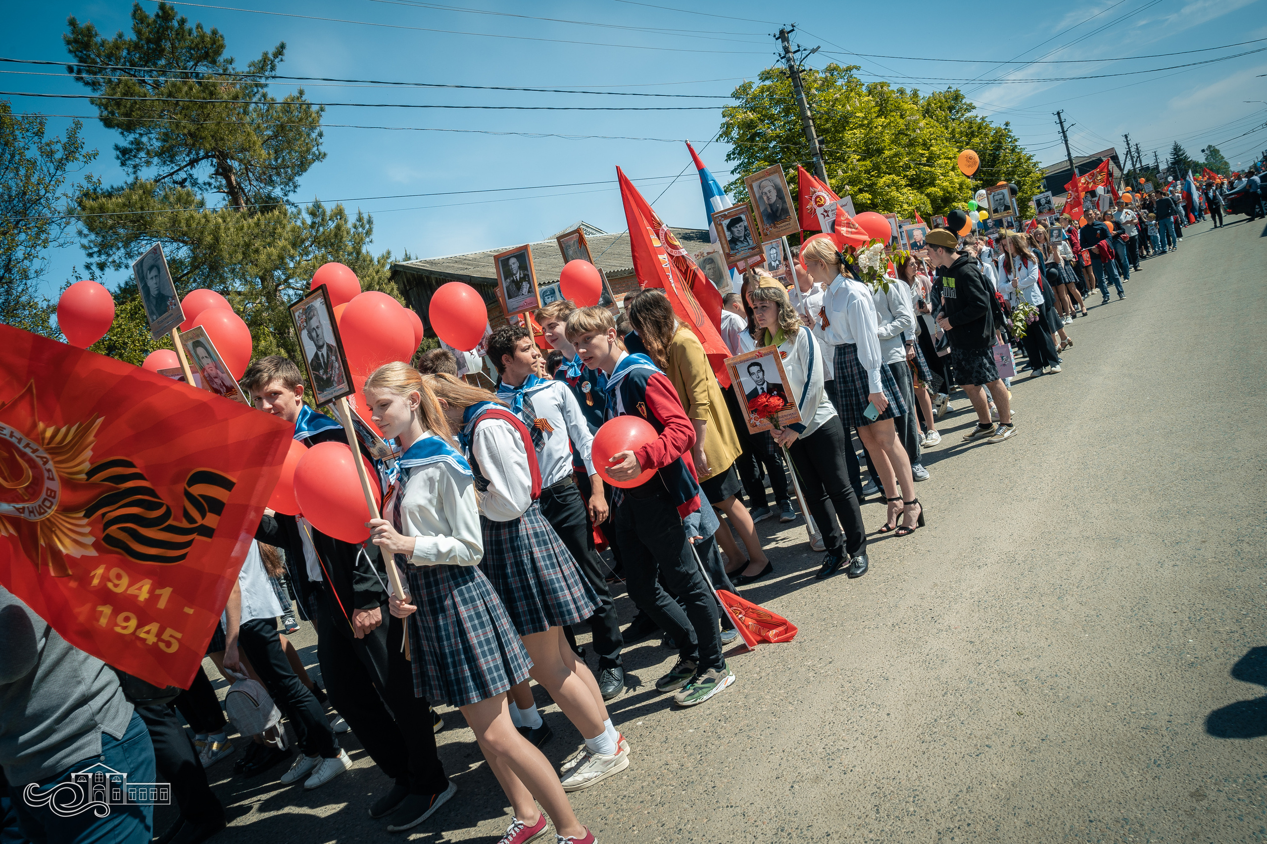 Бессмертный полк в Новотитаровской. Новотитаровский Дом культуры