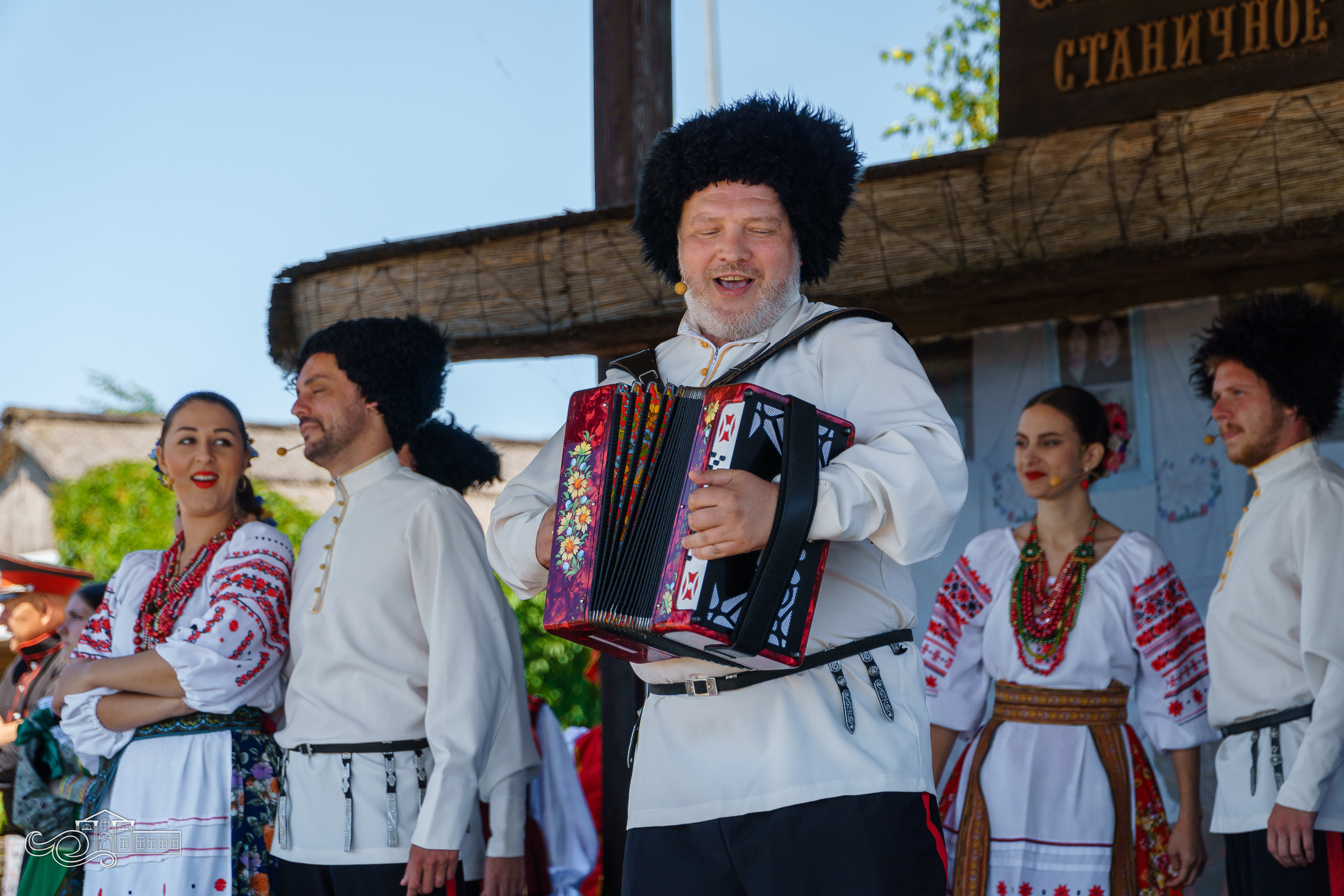 «Кубанская красавица» в Атамани. Новотитаровский Дом культуры