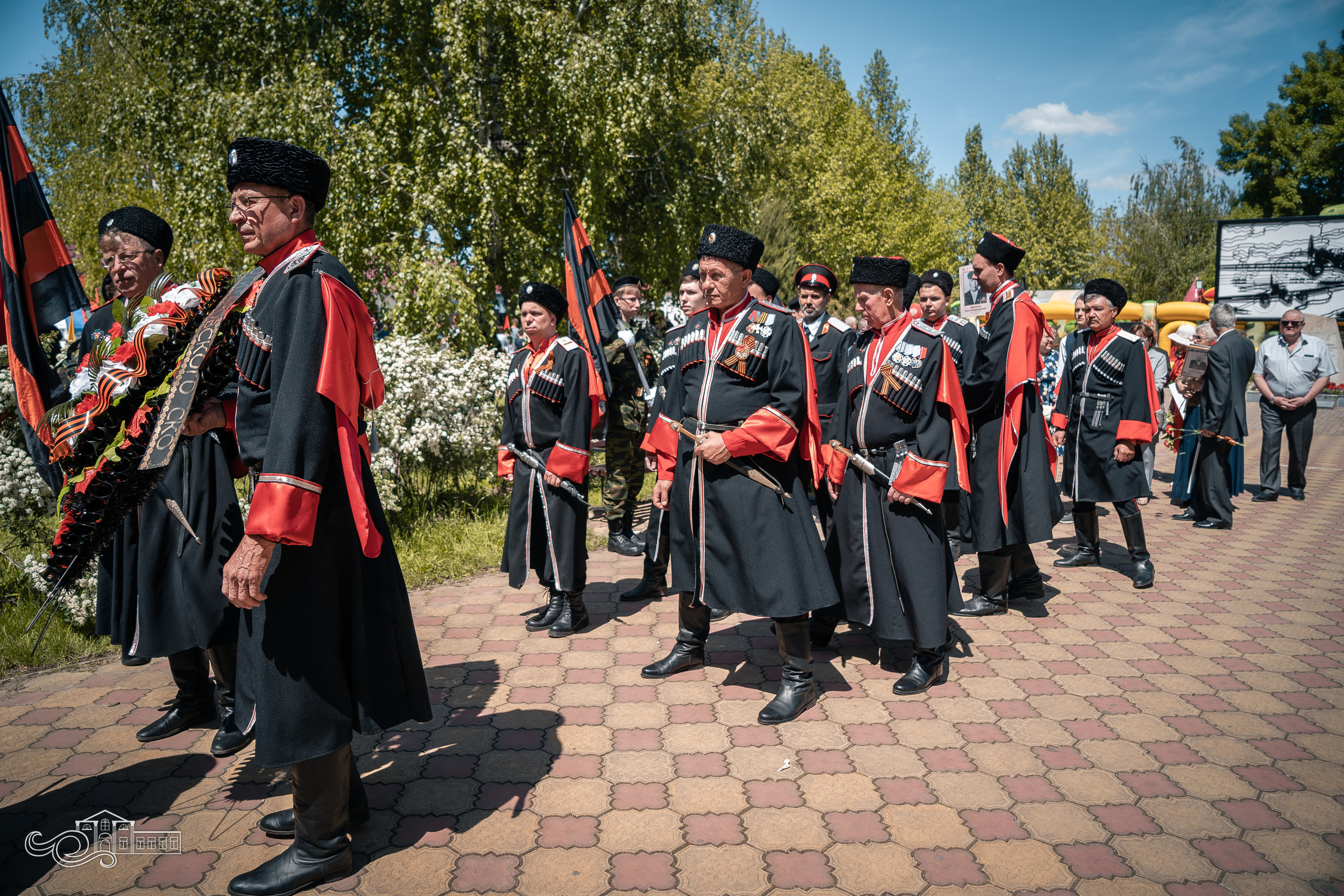 Бессмертный полк в Новотитаровской. Новотитаровский Дом культуры
