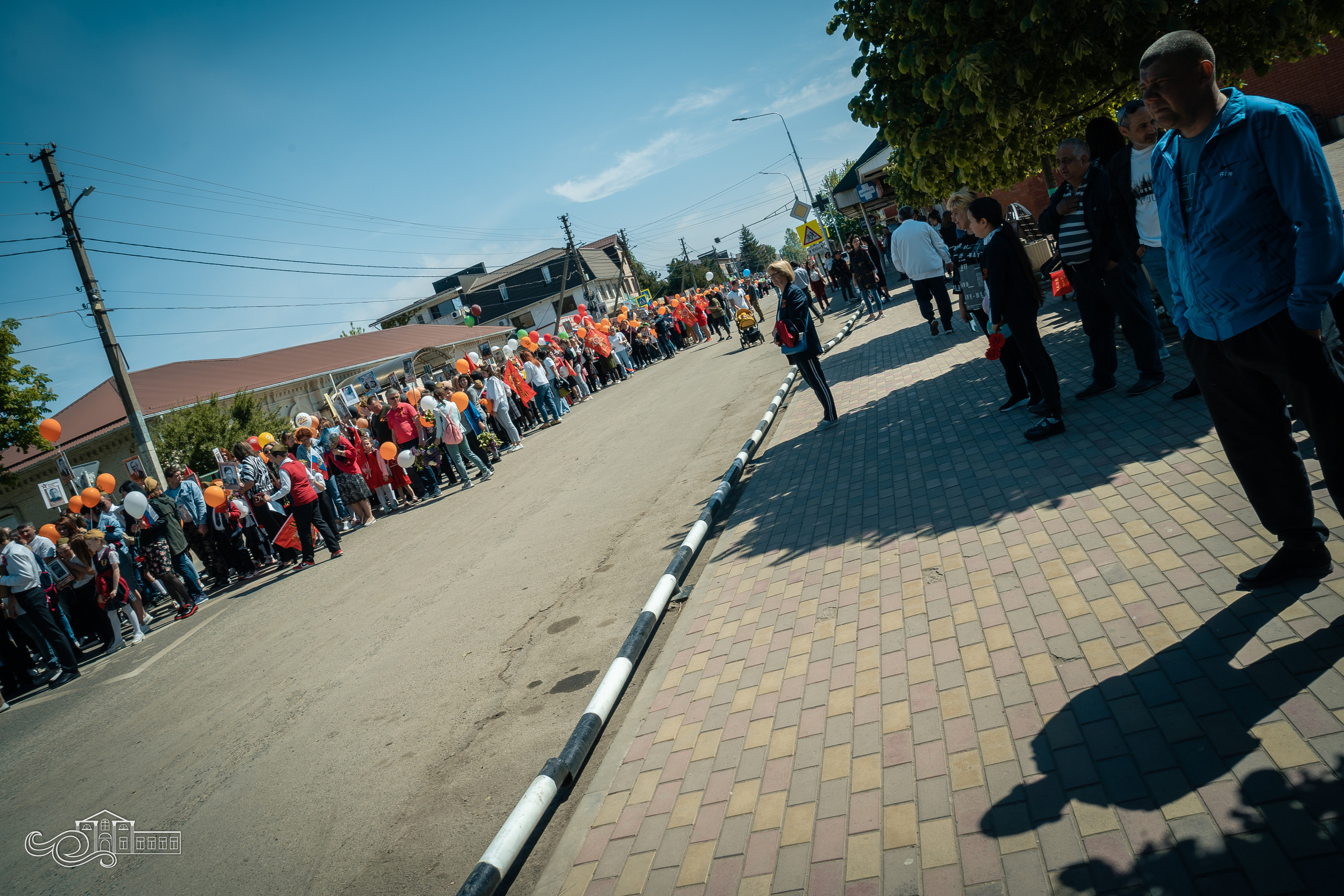 Бессмертный полк в Новотитаровской. Новотитаровский Дом культуры