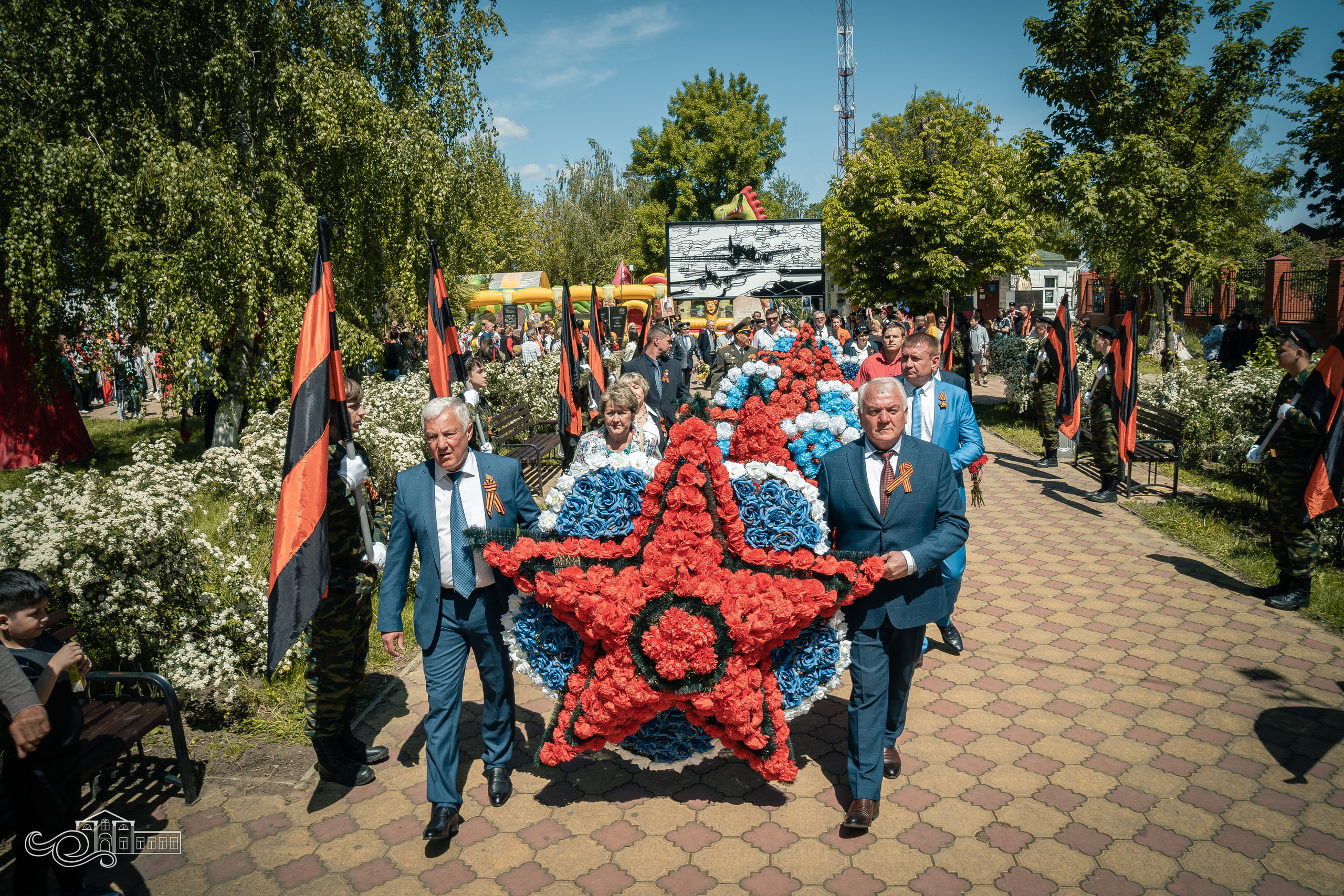 Бессмертный полк в Новотитаровской. Новотитаровский Дом культуры