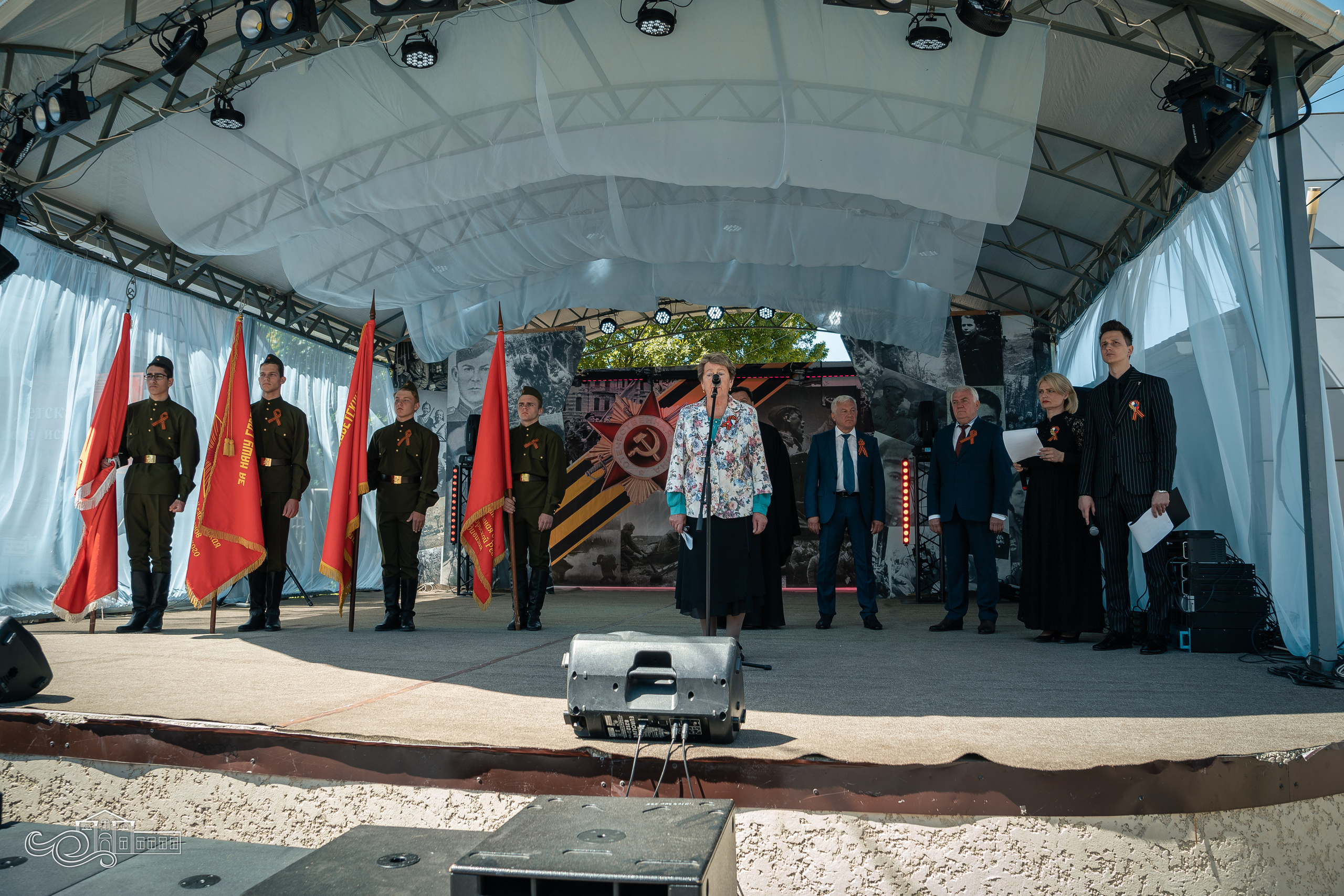 Бессмертный полк в Новотитаровской. Новотитаровский Дом культуры