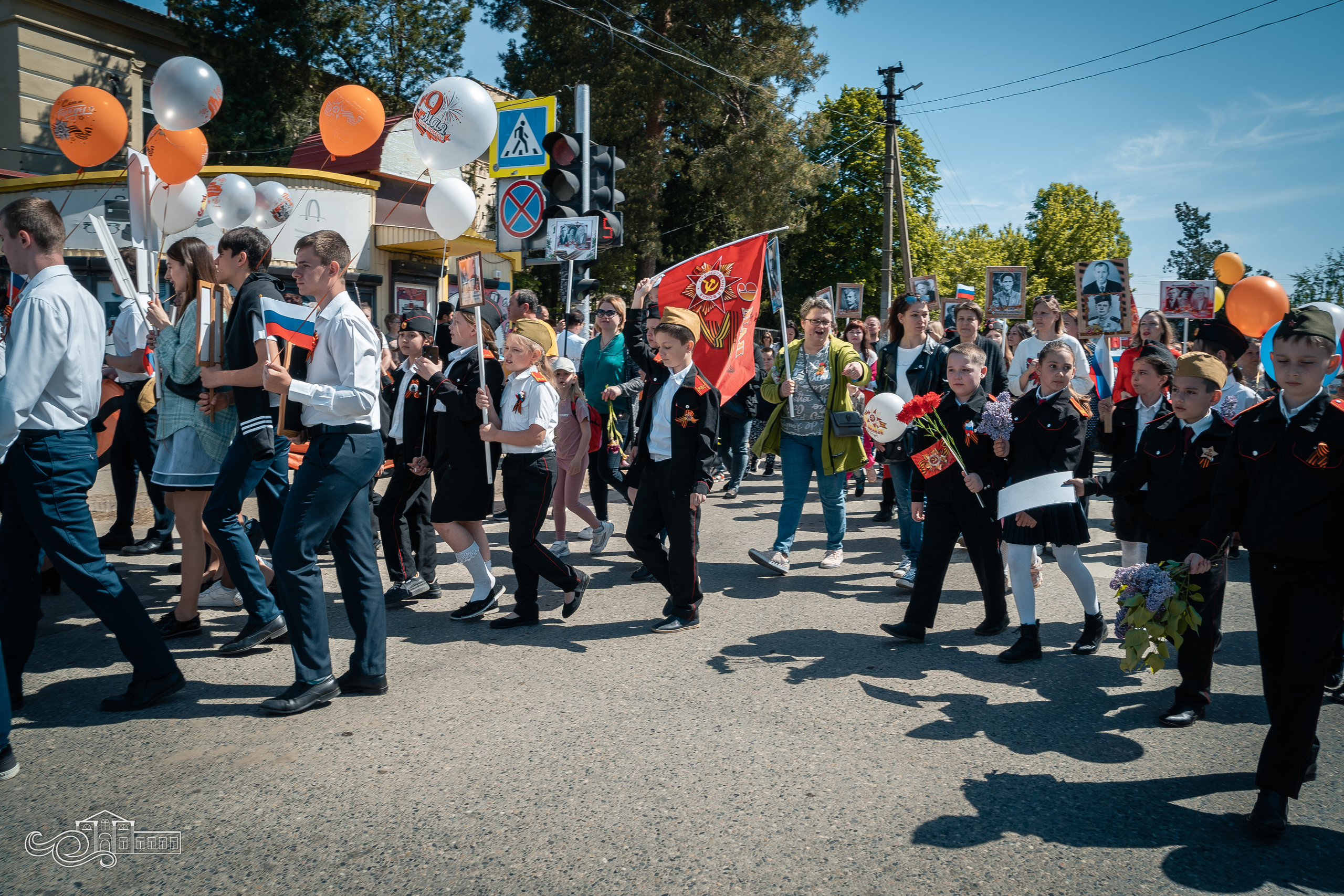 Бессмертный полк в Новотитаровской. Новотитаровский Дом культуры
