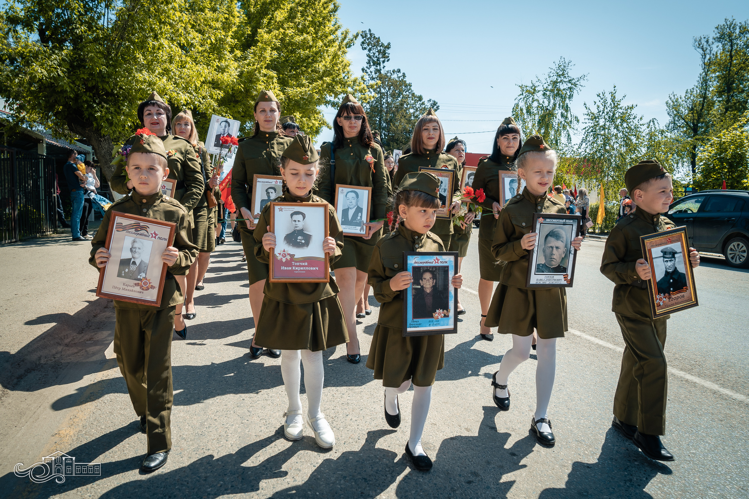 Бессмертный полк в Новотитаровской. Новотитаровский Дом культуры