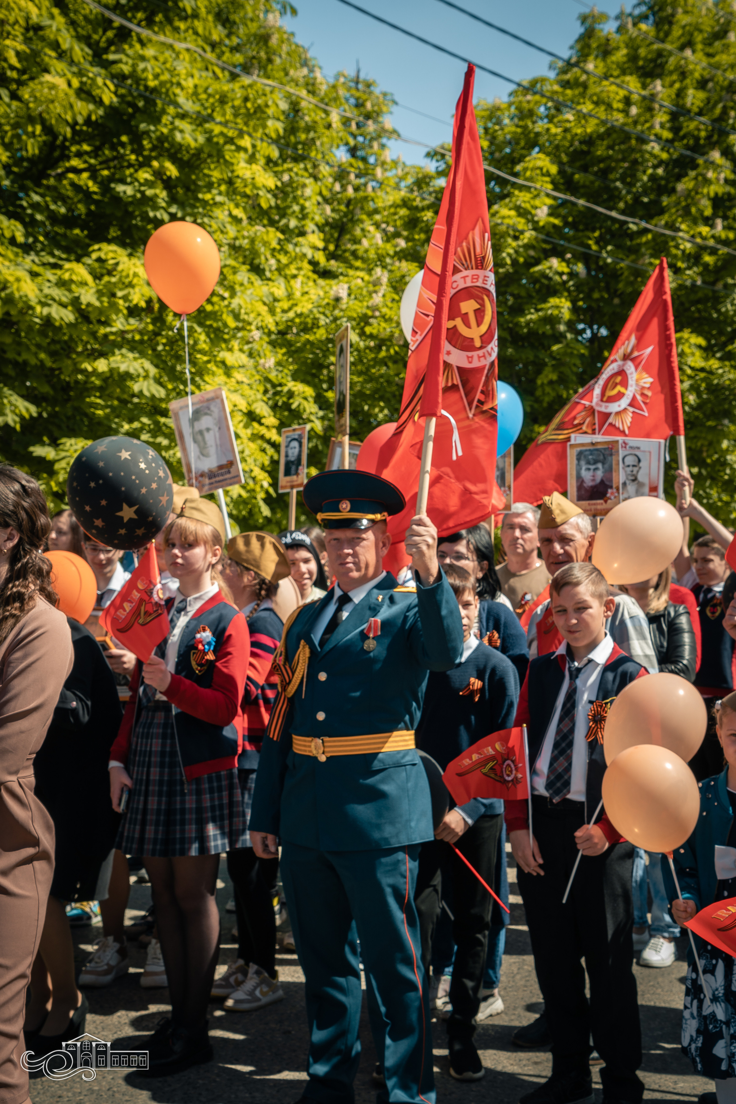 Бессмертный полк в Новотитаровской. Новотитаровский Дом культуры