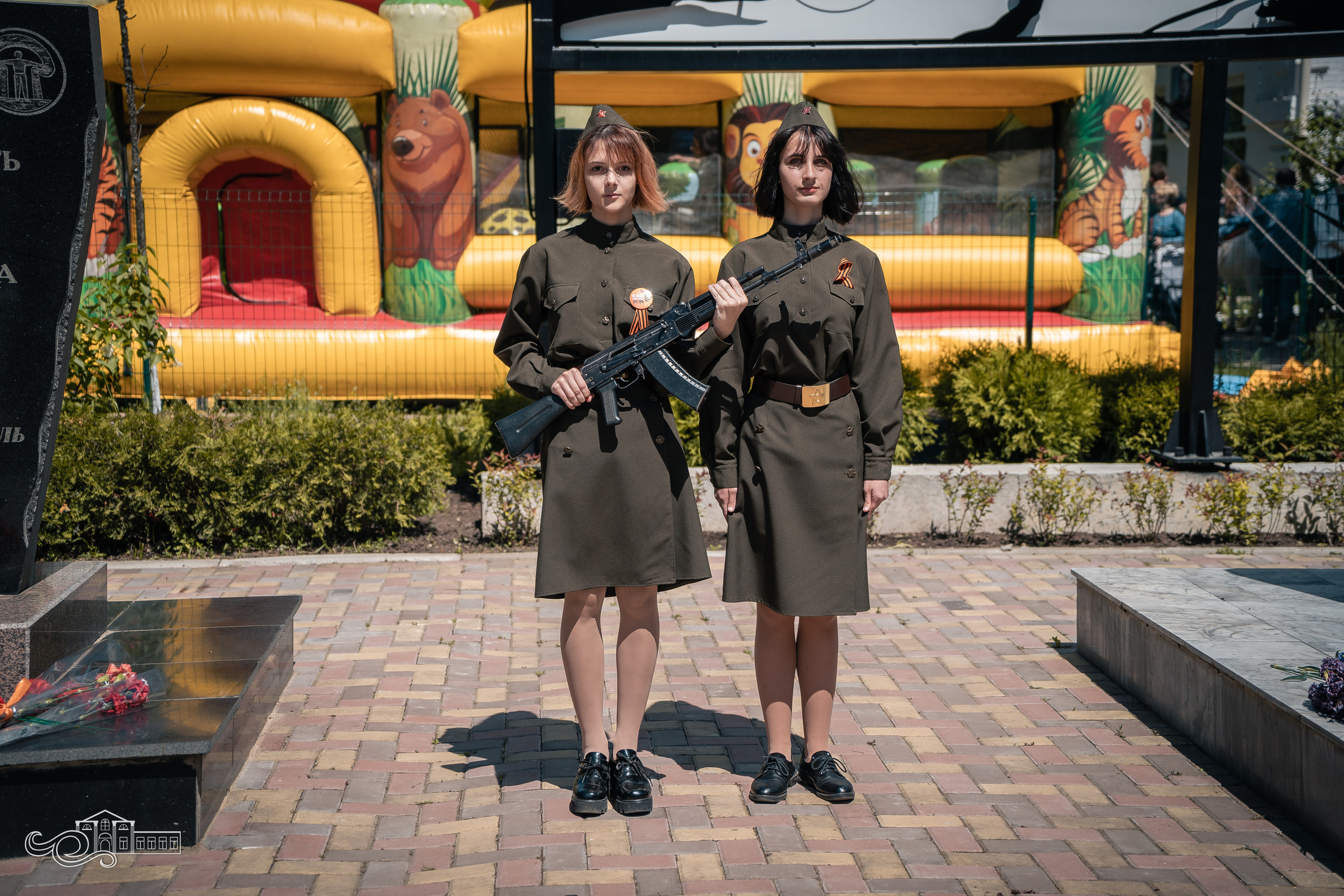 Бессмертный полк в Новотитаровской. Новотитаровский Дом культуры