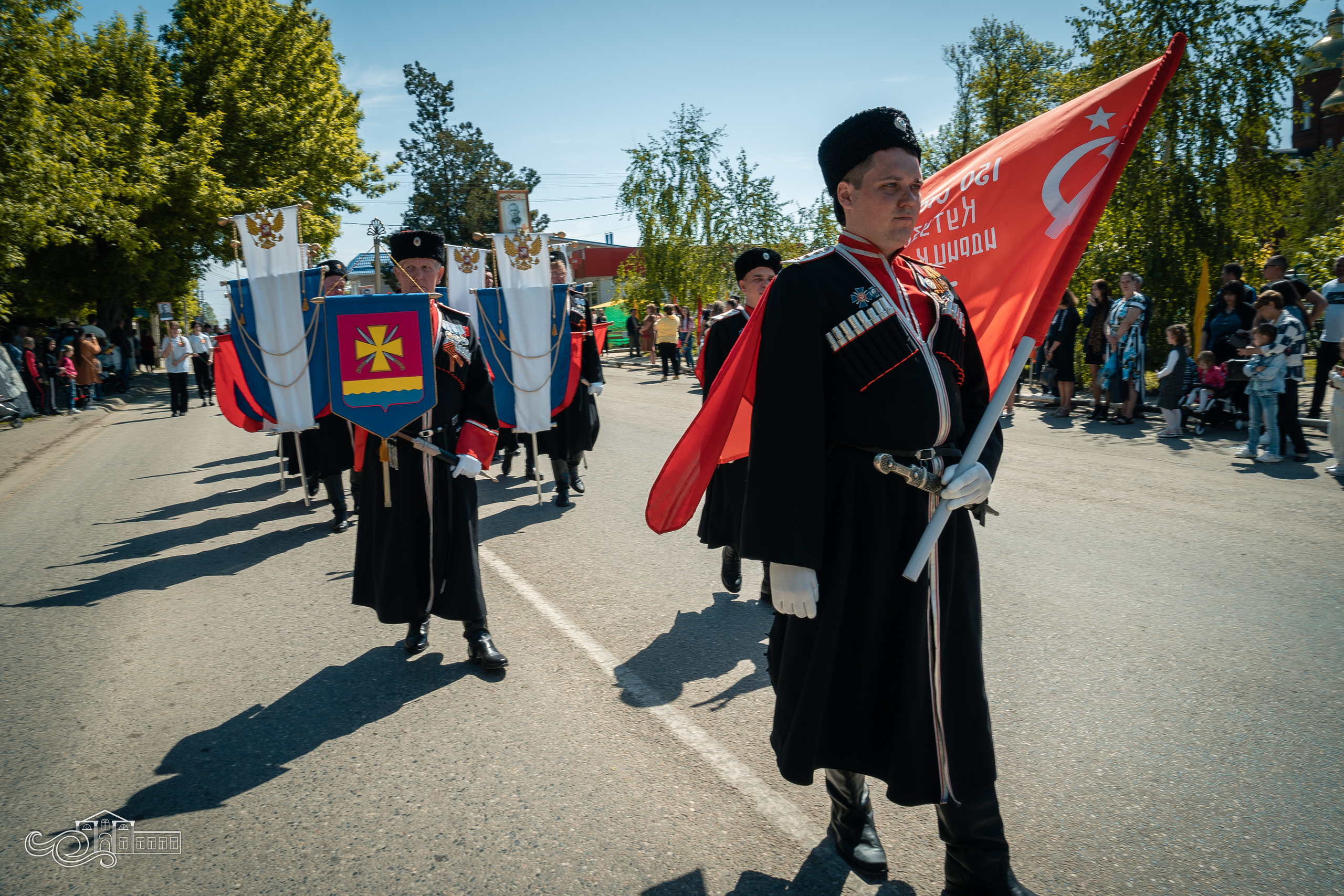 Бессмертный полк в Новотитаровской. Новотитаровский Дом культуры