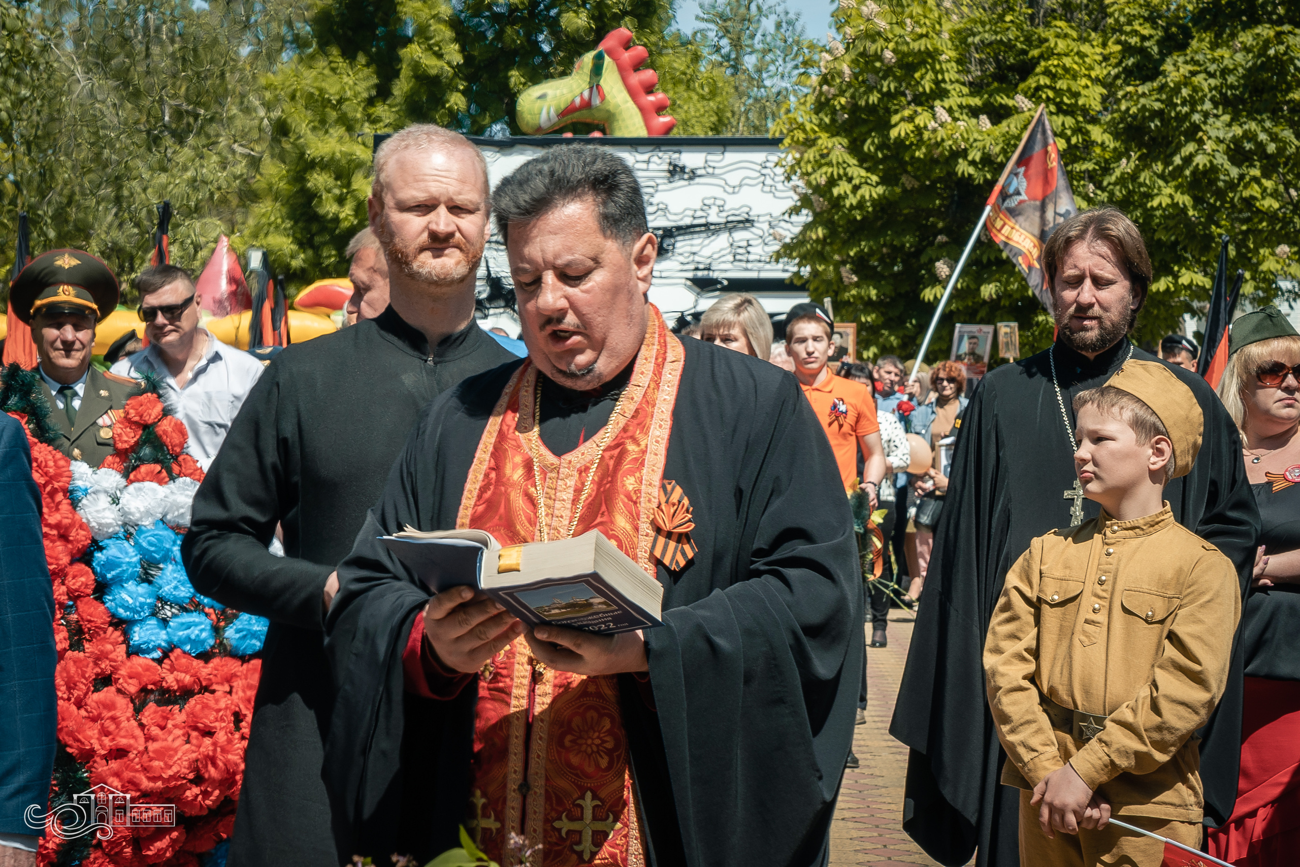 Бессмертный полк в Новотитаровской. Новотитаровский Дом культуры