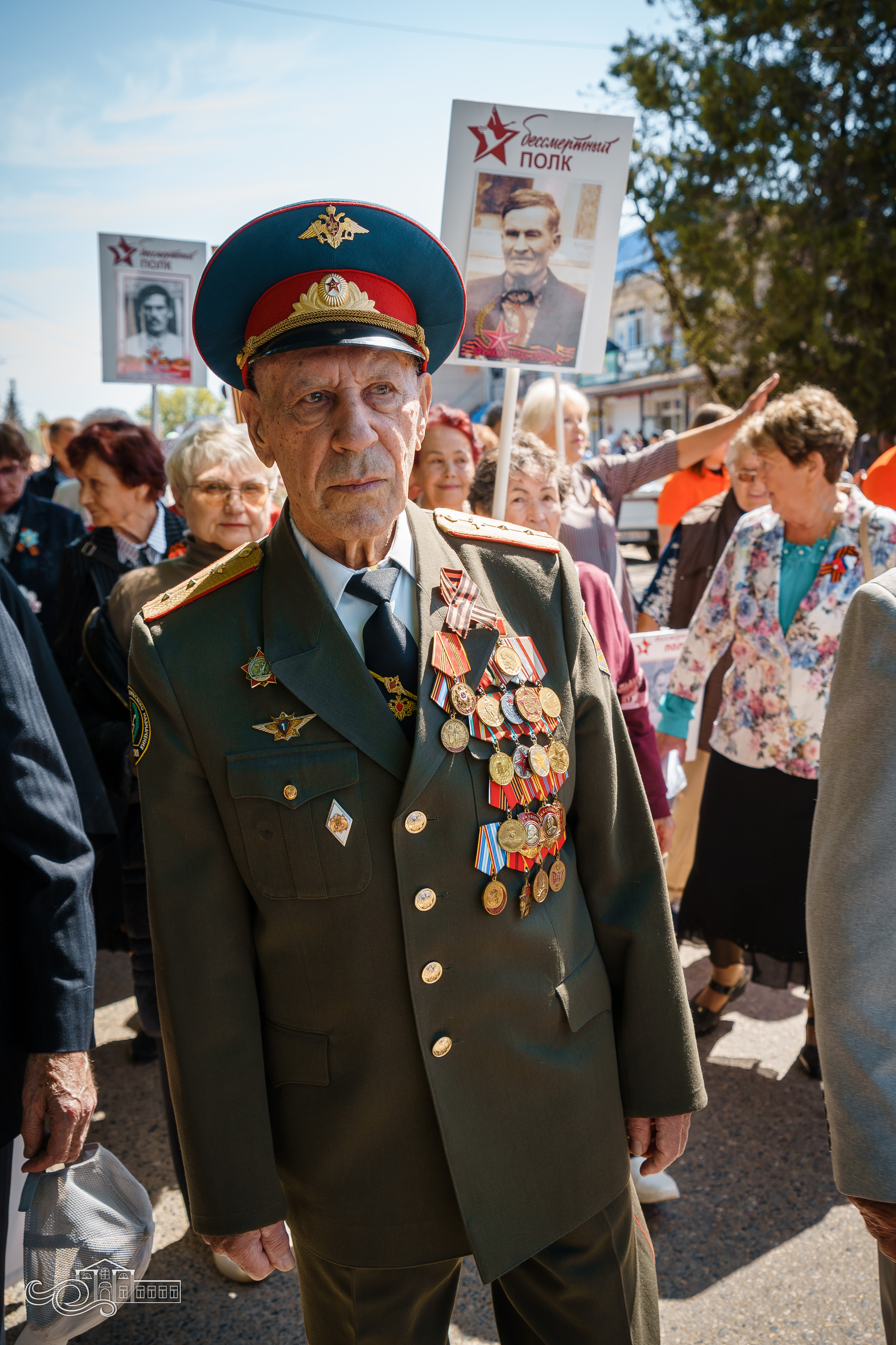 Бессмертный полк в Новотитаровской. Новотитаровский Дом культуры