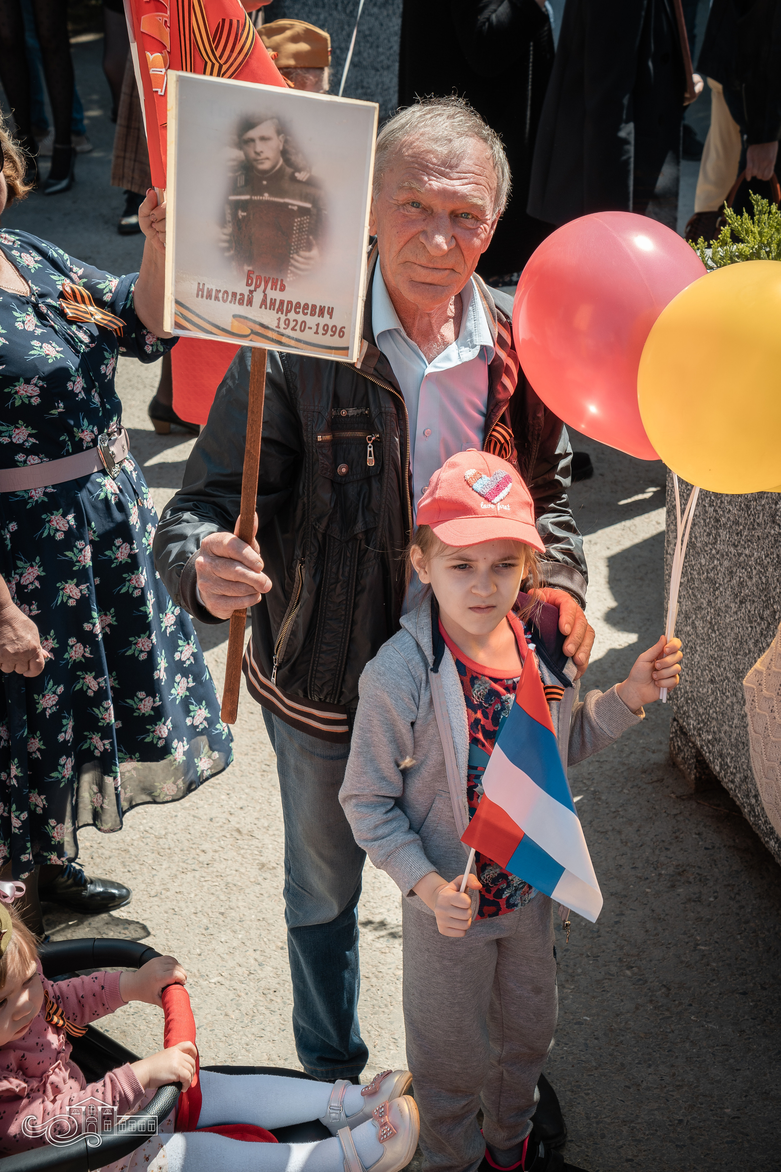 Бессмертный полк в Новотитаровской. Новотитаровский Дом культуры